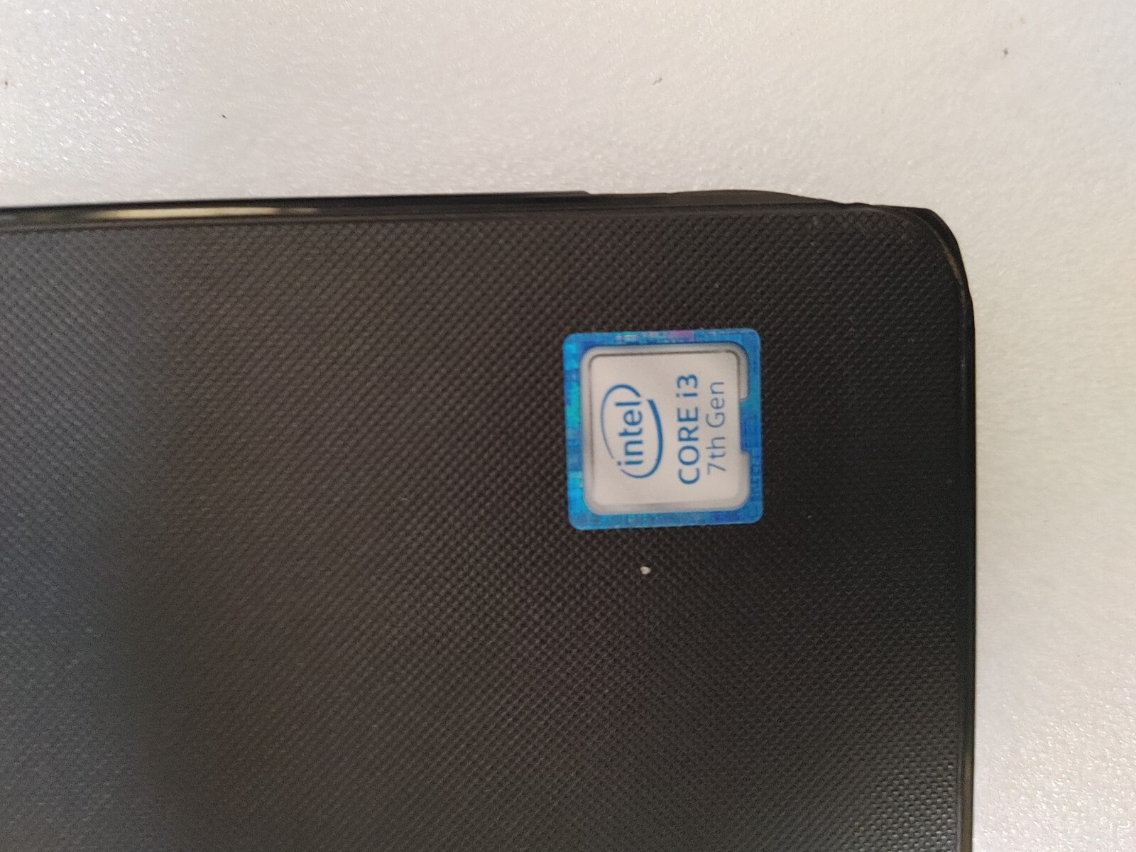 DELL INSPIRON 15 3567 CORE i3-7100U @ 2.4 GHz, NO RAM ,NO HD , FOR PARTS ONLY