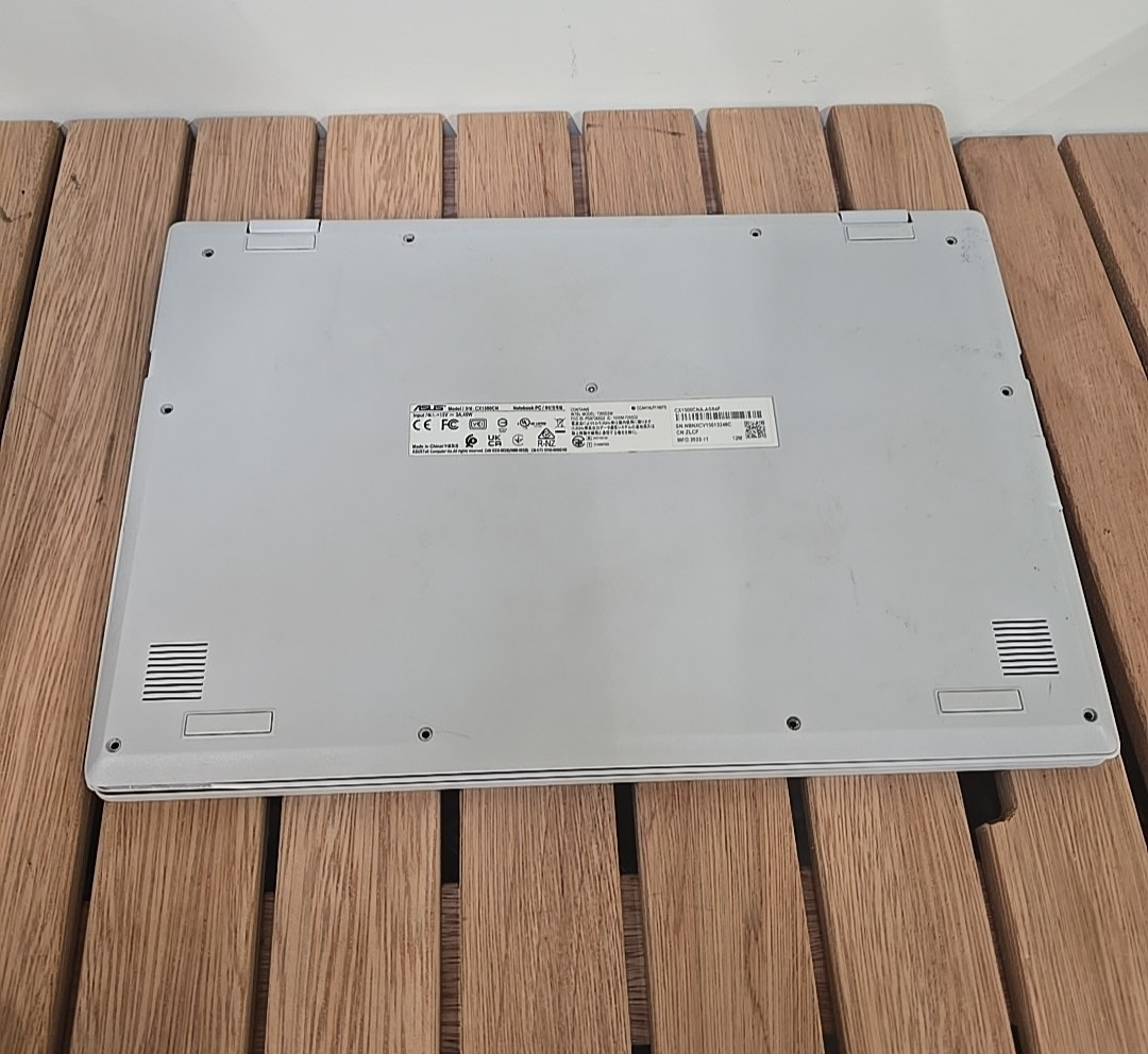 ASUS Chromebook 17.3 inch (32GB, Intel Celeron N4500, 4GB) FOR PARTS ONLY