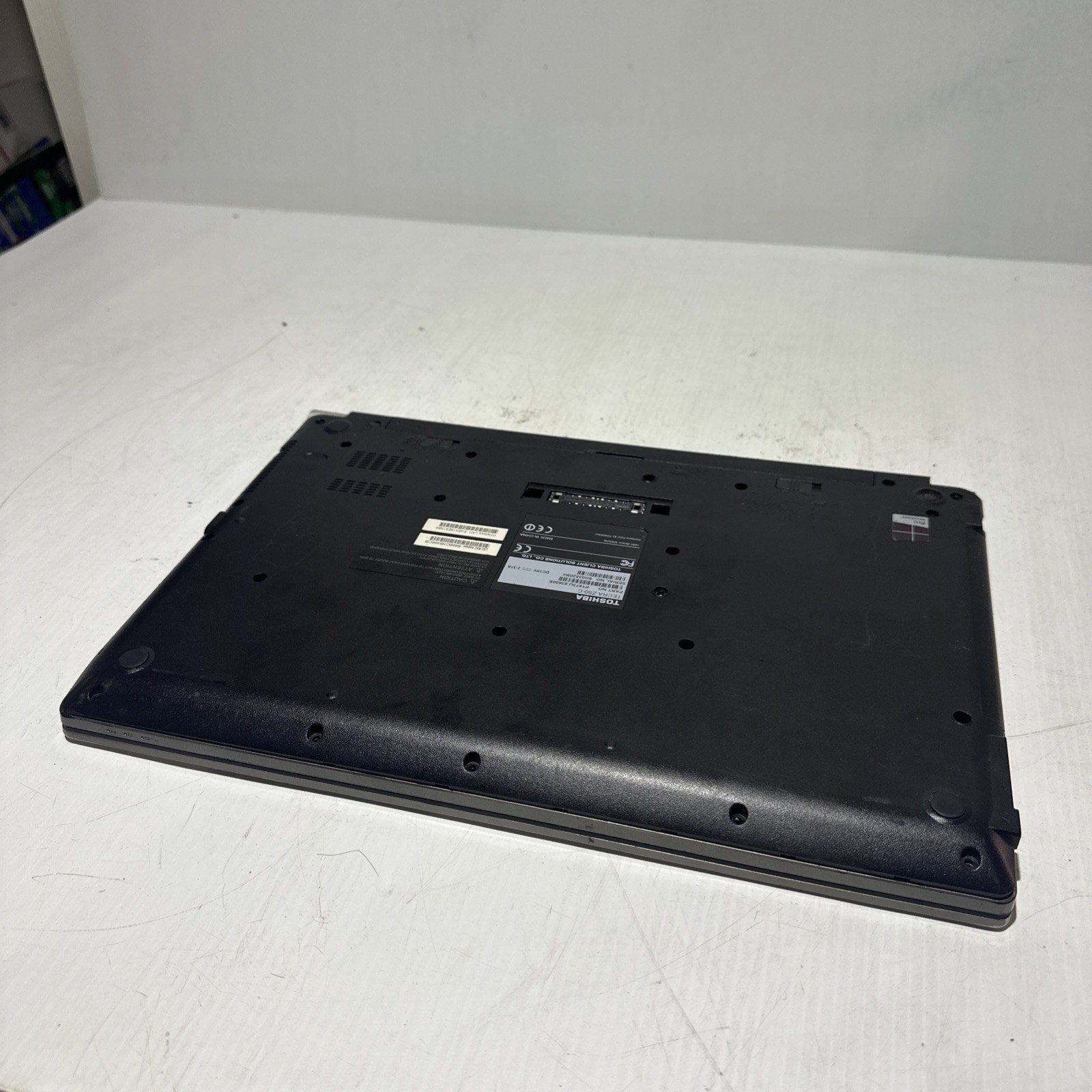 Toshiba Tecra Z50-C 15″ Laptop i7-6600u 4gb Ram No Drives Boots Bios
