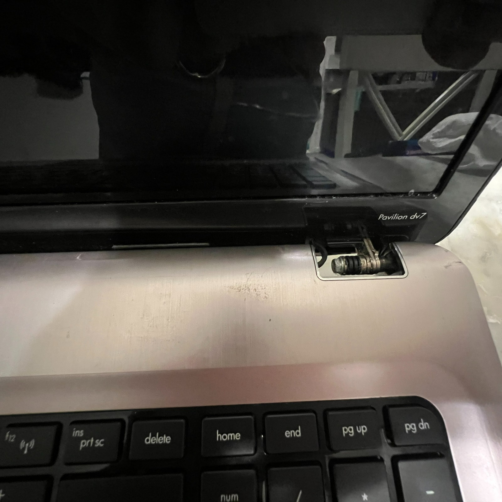 HP Pavilion dv7-4272us 17.3″ Laptop AMD Phenom II 4GB Ram 700GB Beats Audio READ