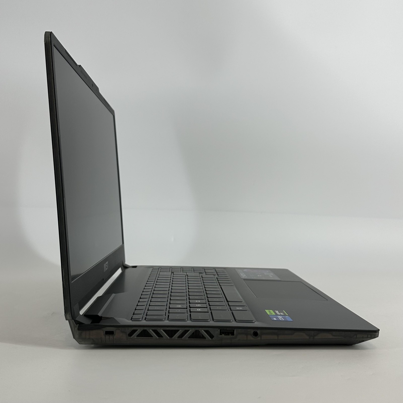 MSI Cyborg 15 FHD 2.4 GHz i7-13620H 16GB 512GB SSD NVIDIA RTX 4050 Excellent