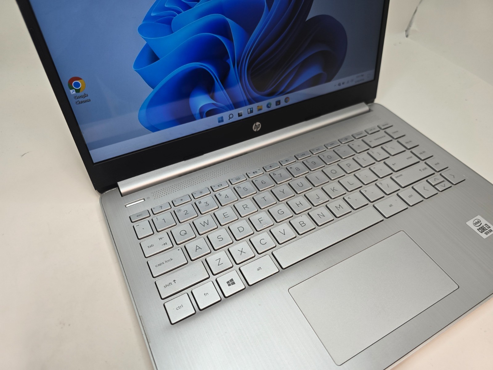 HP LAPTOP 14-DQ1043CL CORE i3-1005G1 @ 1.2GHz, 8GB, 256GB SSD, SILVER, FHD