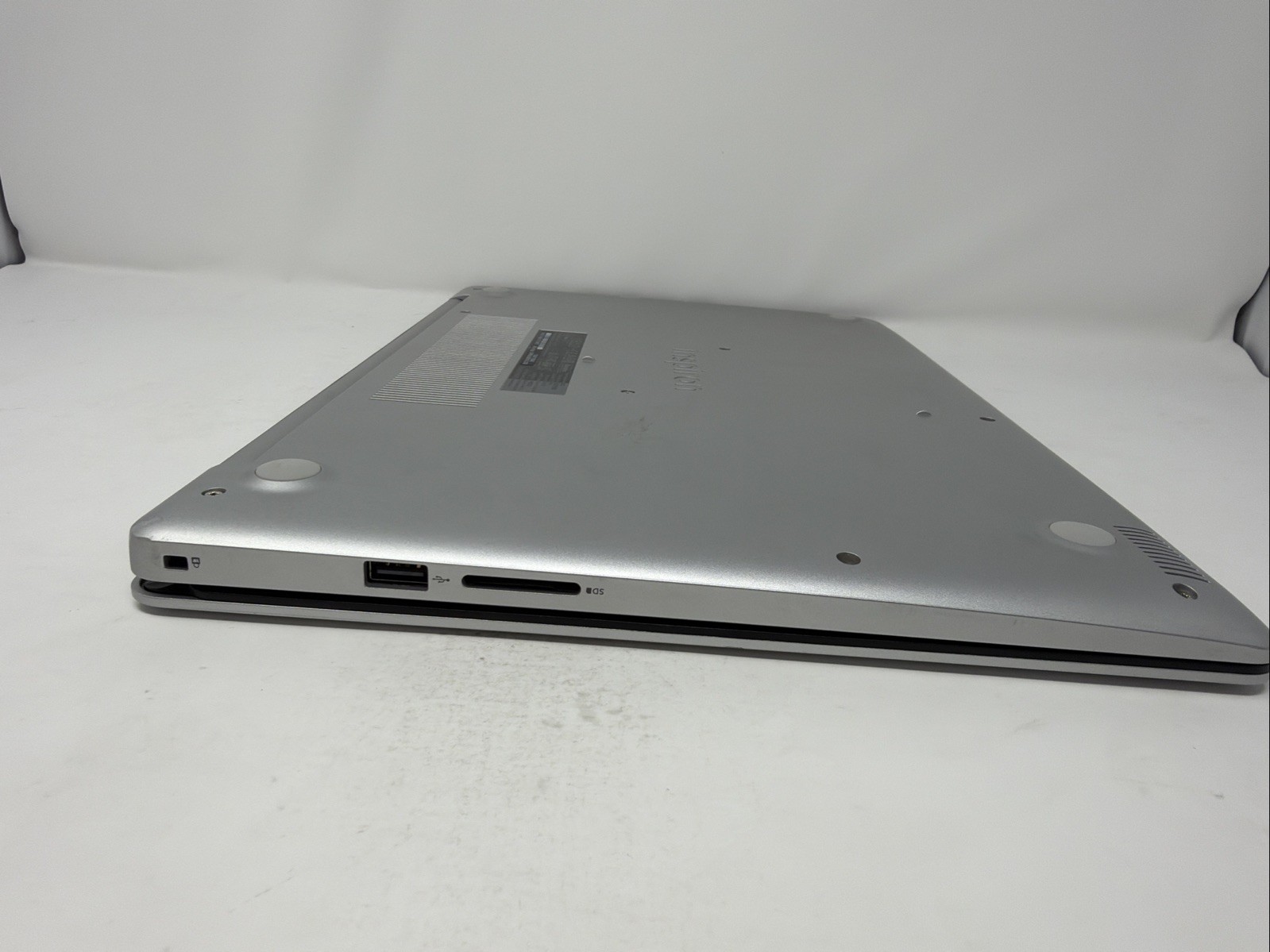 Dell Inspiron P75F 15.6″ Touchscreen i5-8250U 8GB RAM 1TB HDD Windows 10