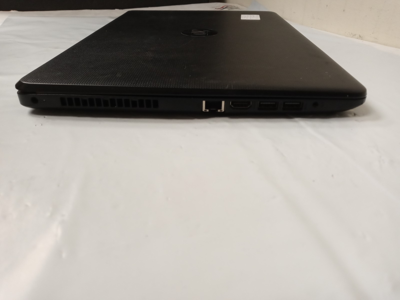 HP 15-BW017cl AMD A12-9720P 2.70GHZ Radeon R7, 12 | 12GB RAM | 256GB SSD| NO OS