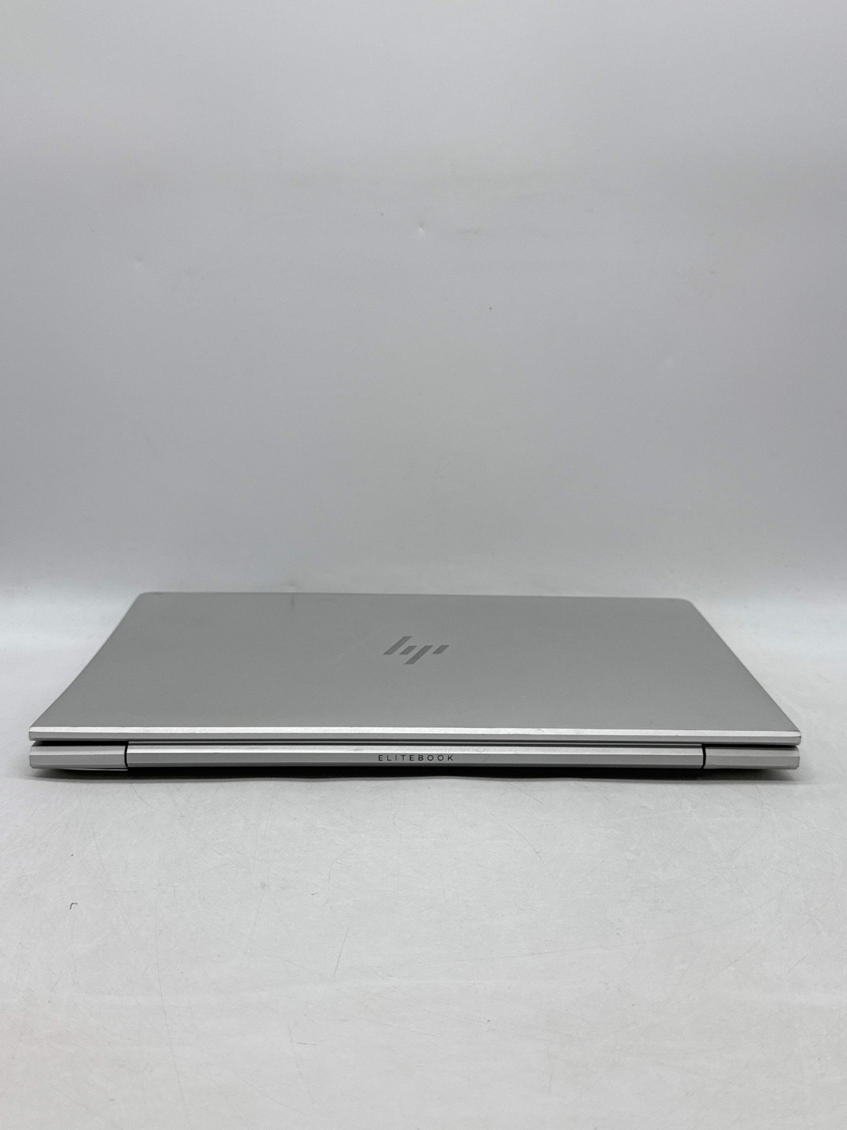 HP EliteBook 640 G10 14.0″ FHD Touch Core i5-1335U 256GB SSD 8GB RAM -White Spot