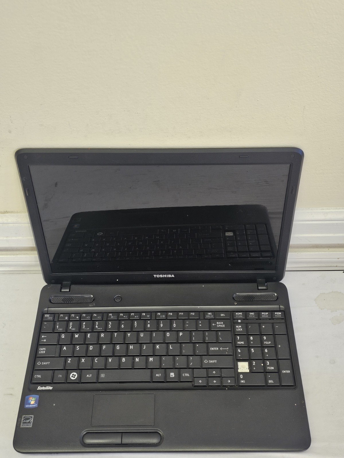 Toshiba Satellite C655D-S5133 Laptop – AMD E-240 – 2GB RAM – Parts/Repair – Read