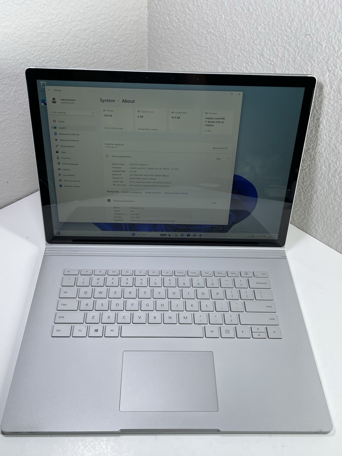 Microsoft Surface Book 2 i7-8650U 1.90GHz 16GB RAM 256GB SSD GeForce GTX 1060