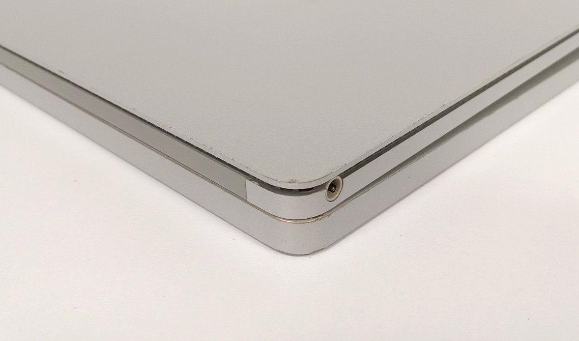 Microsoft Surface Book 2 1703 15″ (256GB SSD, i7 8th Gen, 16GB) -FOR PARTS, READ