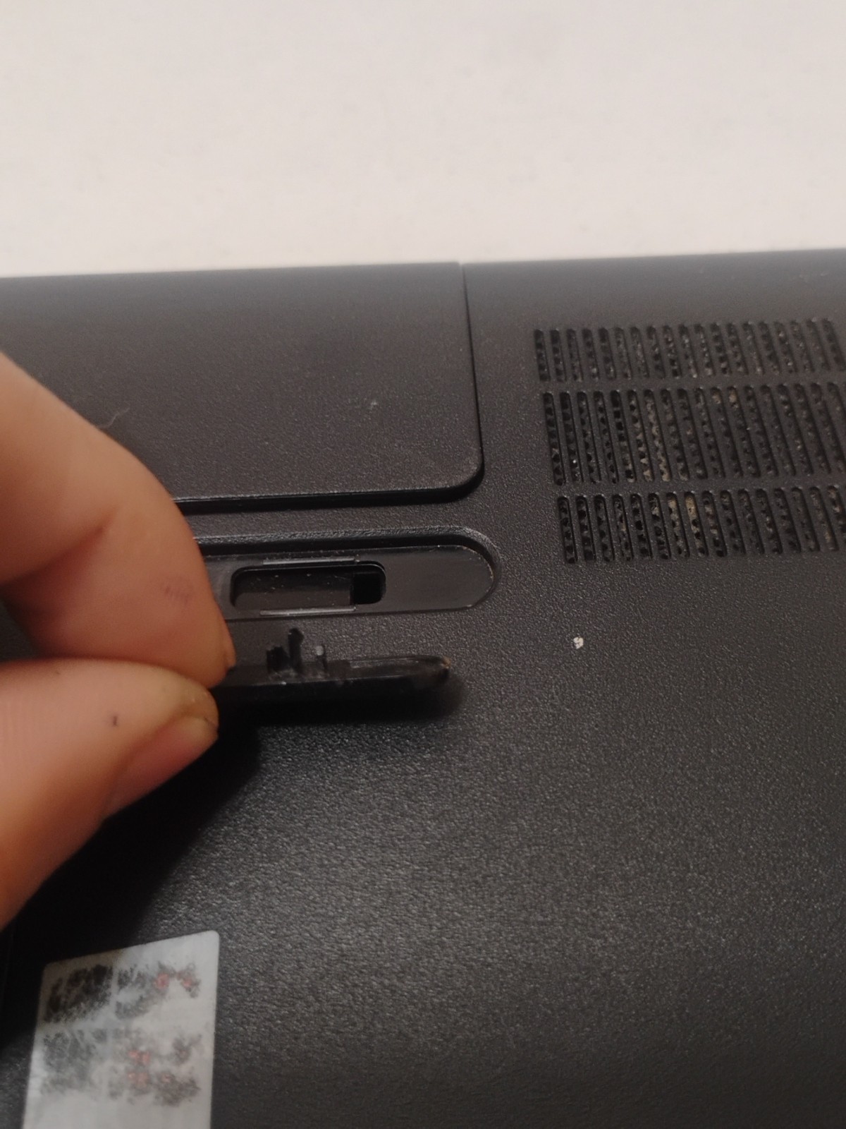 Asus VivoBook Model F513E &HP TPN-I106 Laptops. For Parts/Gold Recovery.