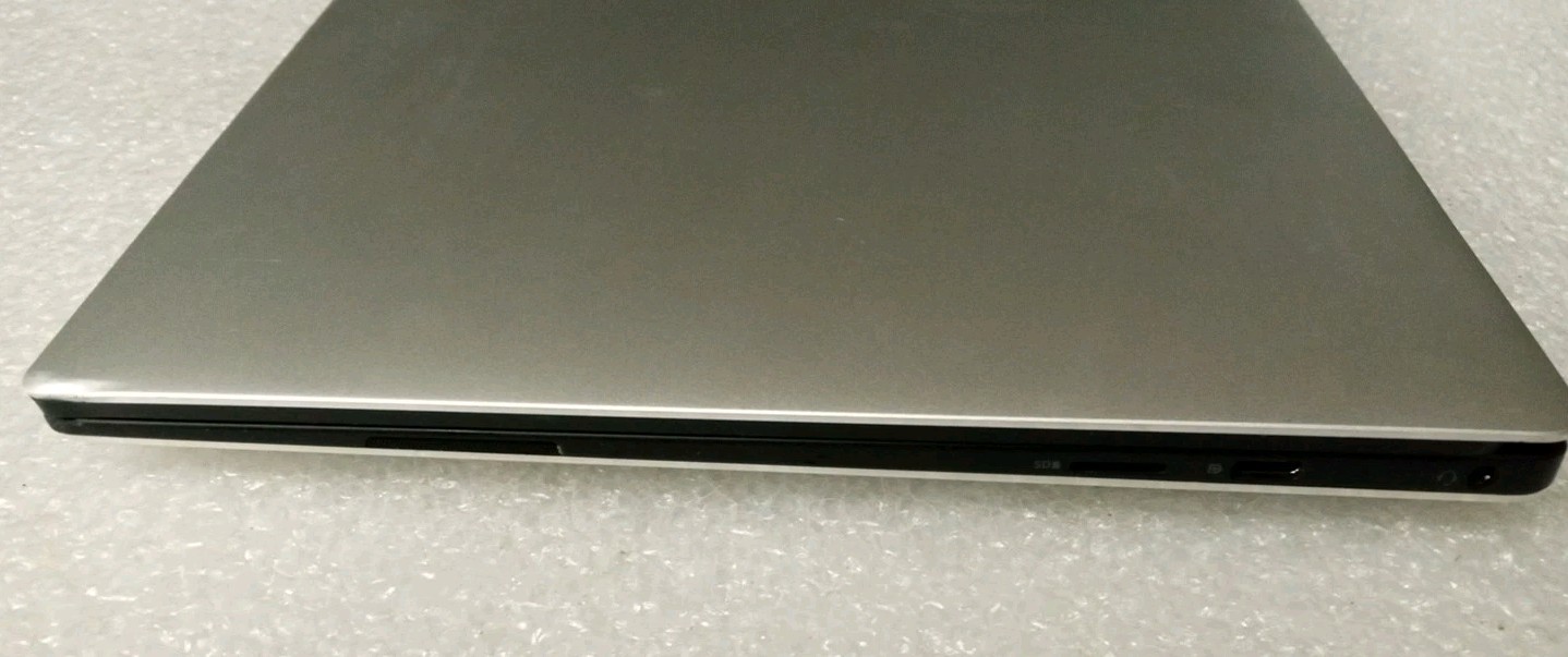 Dell XPS 13 9380 13.3″ UHD i7-8565U @1.80| 8GB RAM | 512 GB Nvme SSD