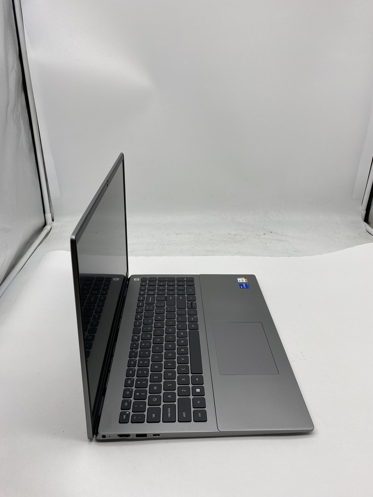 Dell Vostro 16 5630 Laptop Intel Core i7 1360P 2.2GHz 16GB RAM 1TB SSD W11P