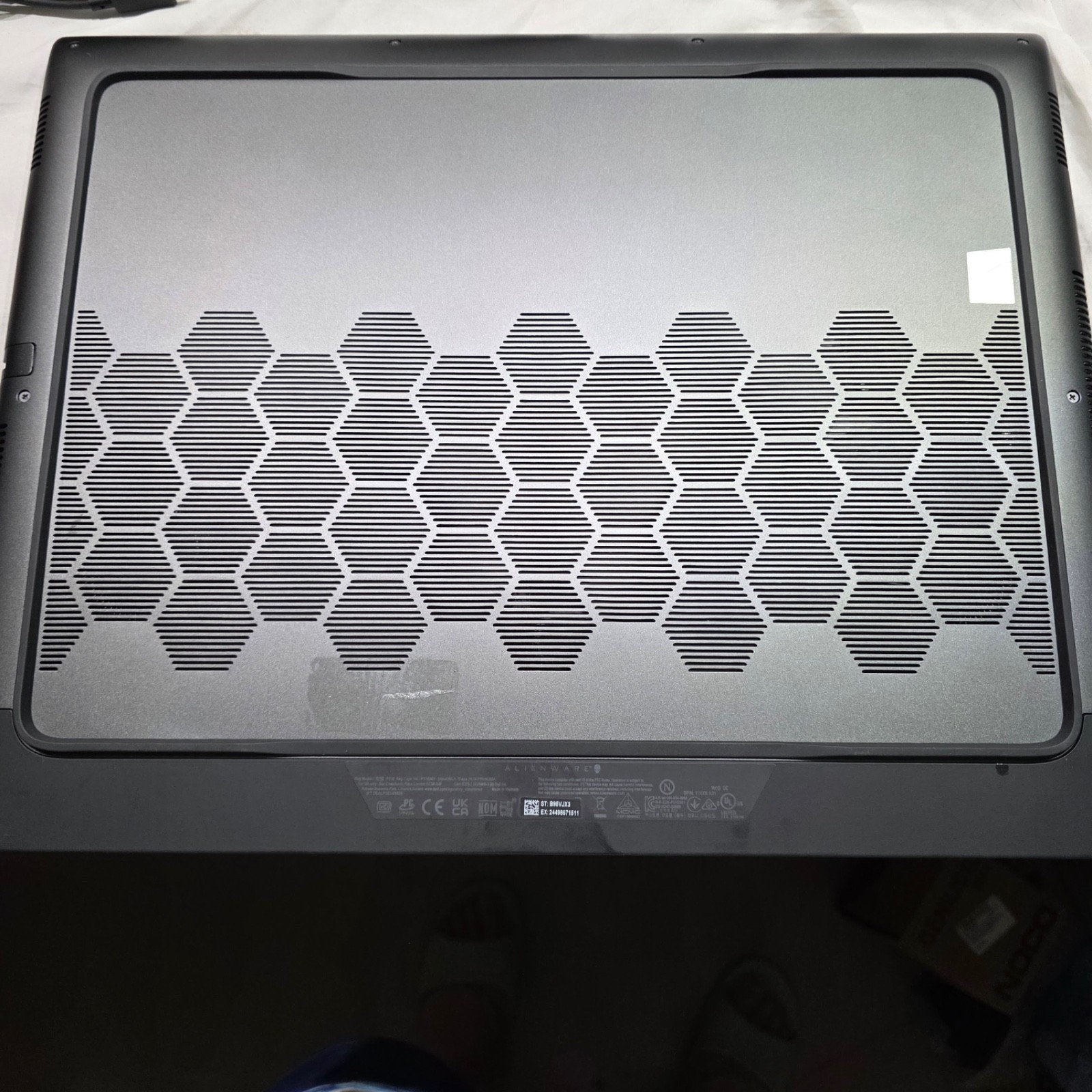 Alienware M18 R1 480Hz i9-13980HX 32GB 2TB SSD RTX 4090 175W 16G DDR6 CherryMX