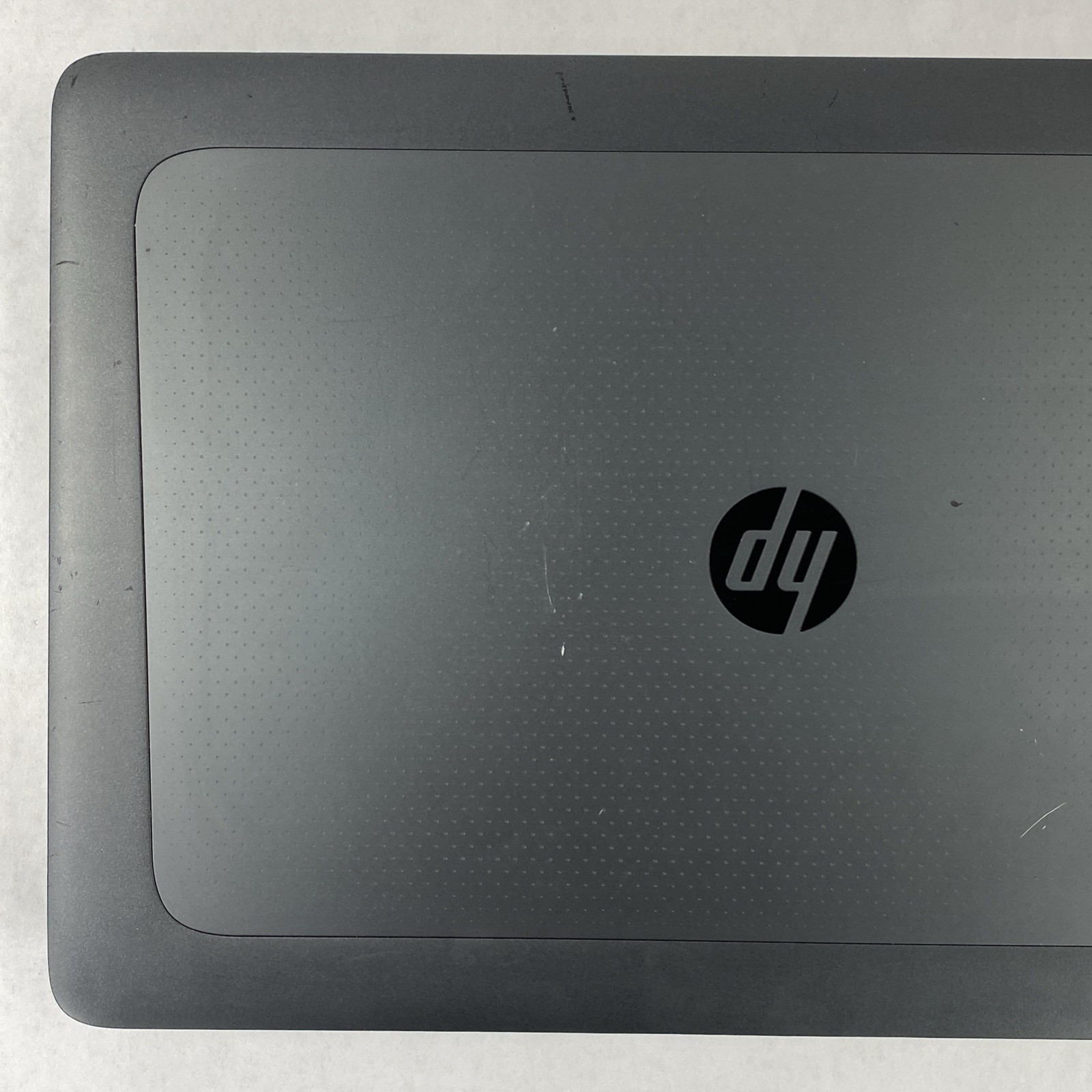 HP ZBook 17 G3 Xeon E3 1535M v5 2.90 GHz 16 GB RAM 17.3″ No Battery No HDD No OS