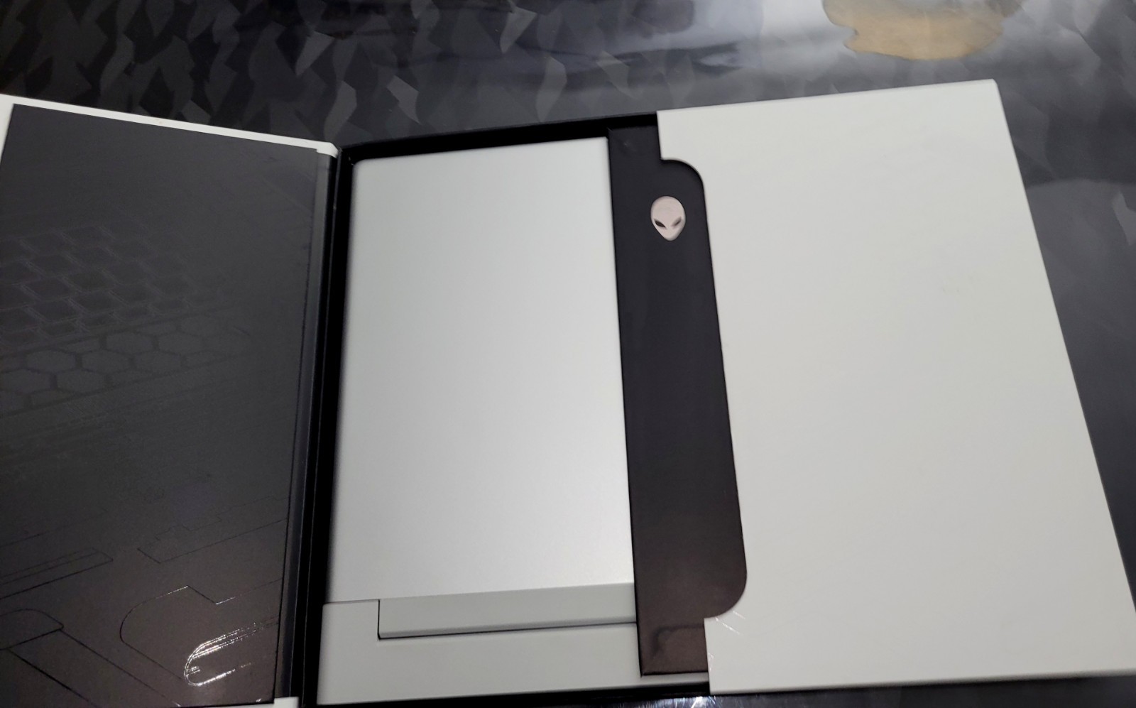 Alienware x16 R1 16″ QHD+ 280Hz✓i9-13900HK✓32GB RAM✓1TB SSD✓RTX 4080