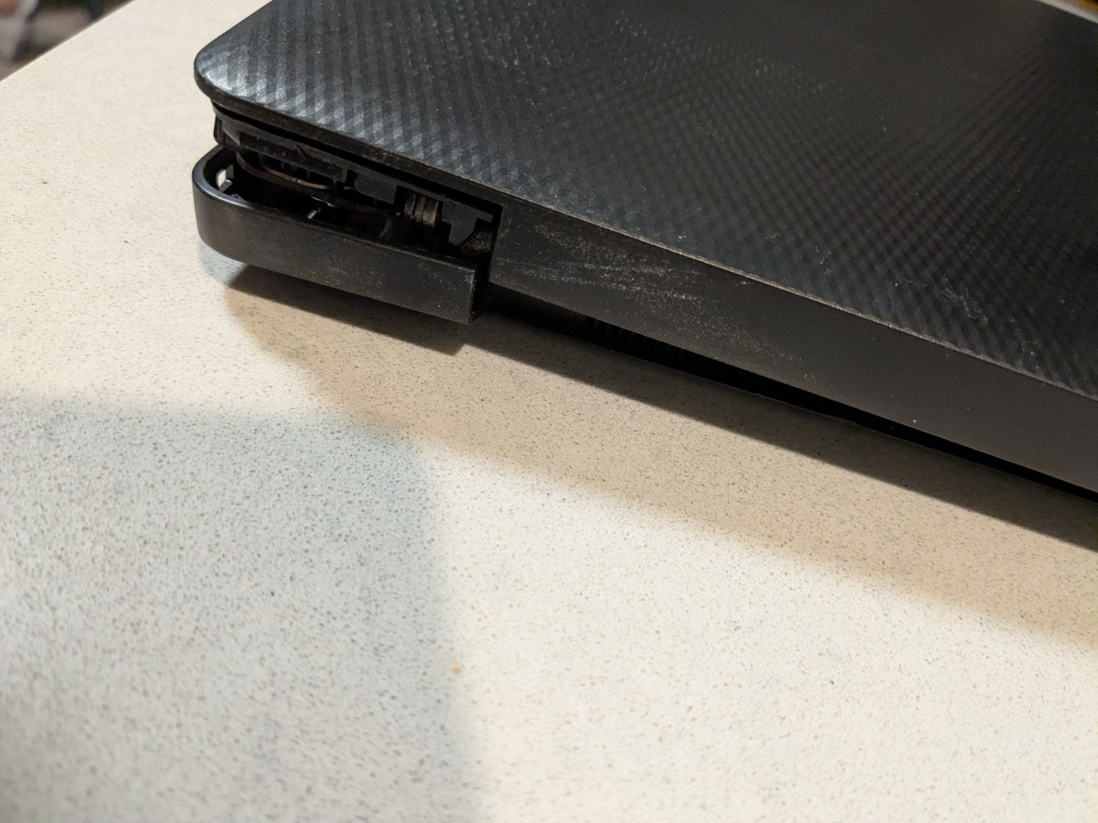 Dell Inspiron 3585 Laptop 15.6″ Ryzen 3 2200U 8GB Radeon Vega No HDD No OS
