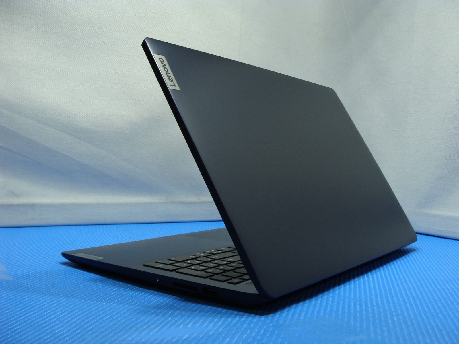 Lenovo IdeaPad 1 15AMN7 15.6″ FHD Ryzen 5 7520U 2.8Ghz 8GB 256GB Warranty11/2026