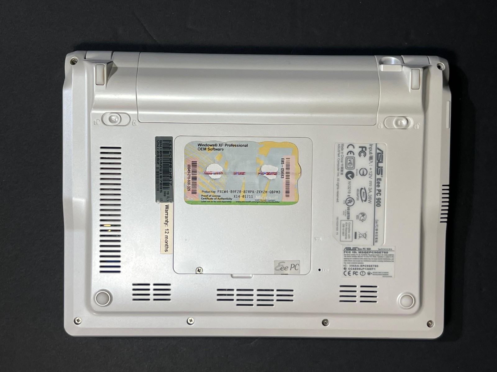 PC Asus EEE PC 900 Pearl White NO CORD – BROKEN SCREEN – SOLD AS-IS E02