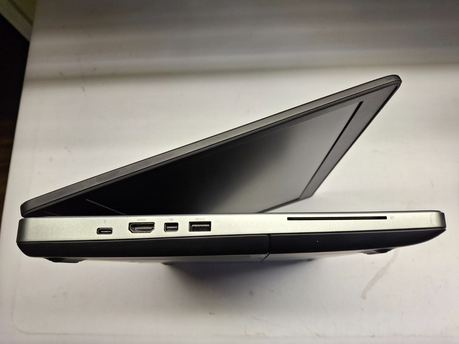 Dell Precision 7520 15.6″ FHD i7-7820HQ 2.90GHz 16GB 256GB SSD Quadro M2200