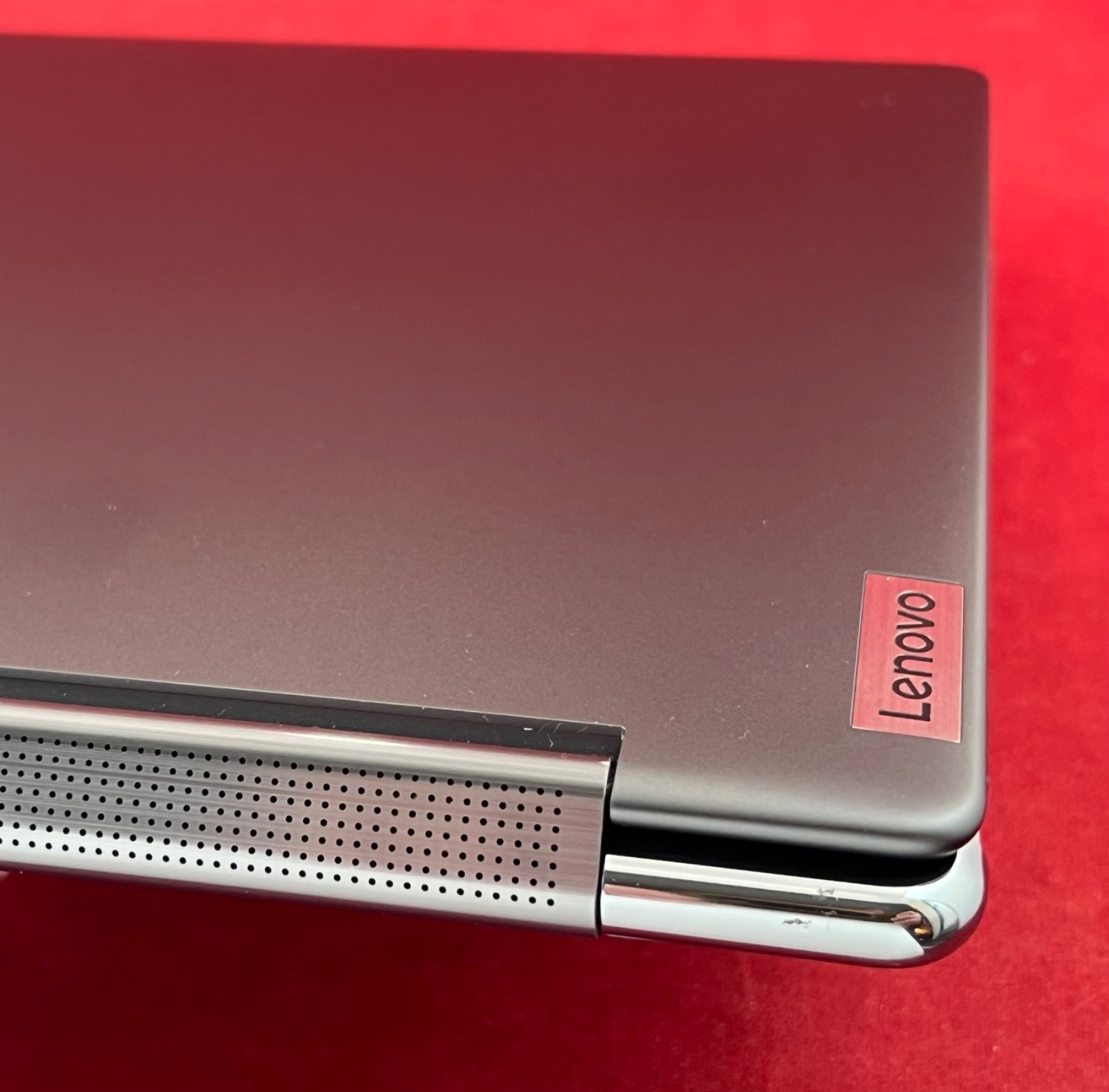 4K LENOVO YOGA 9i 14″ CONVERTIBLE LAPTOP 512GB SSD 16GB RAM INTEL i7-1260P +CASE