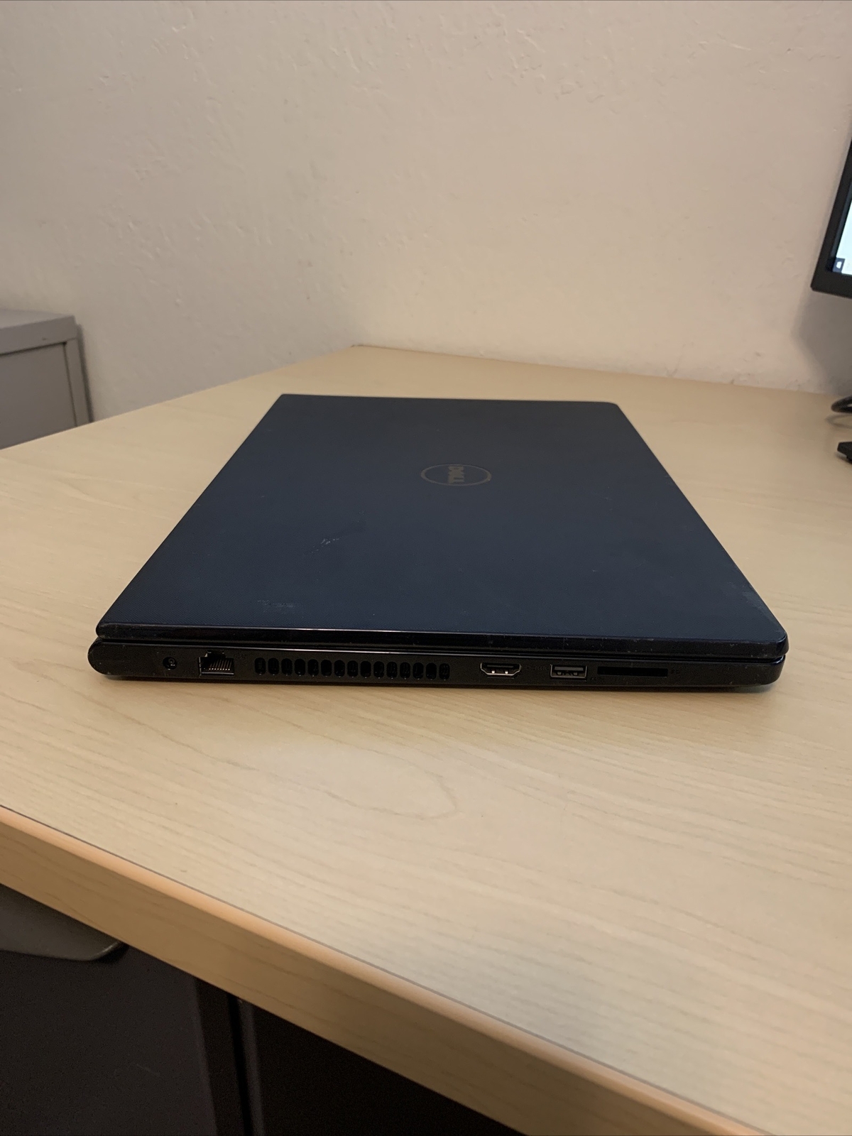 Dell Inspiron 15 5566 15.6” / Intel Core i3 UNKNOWN SPECS /(POWERS ON/NO BOOT)