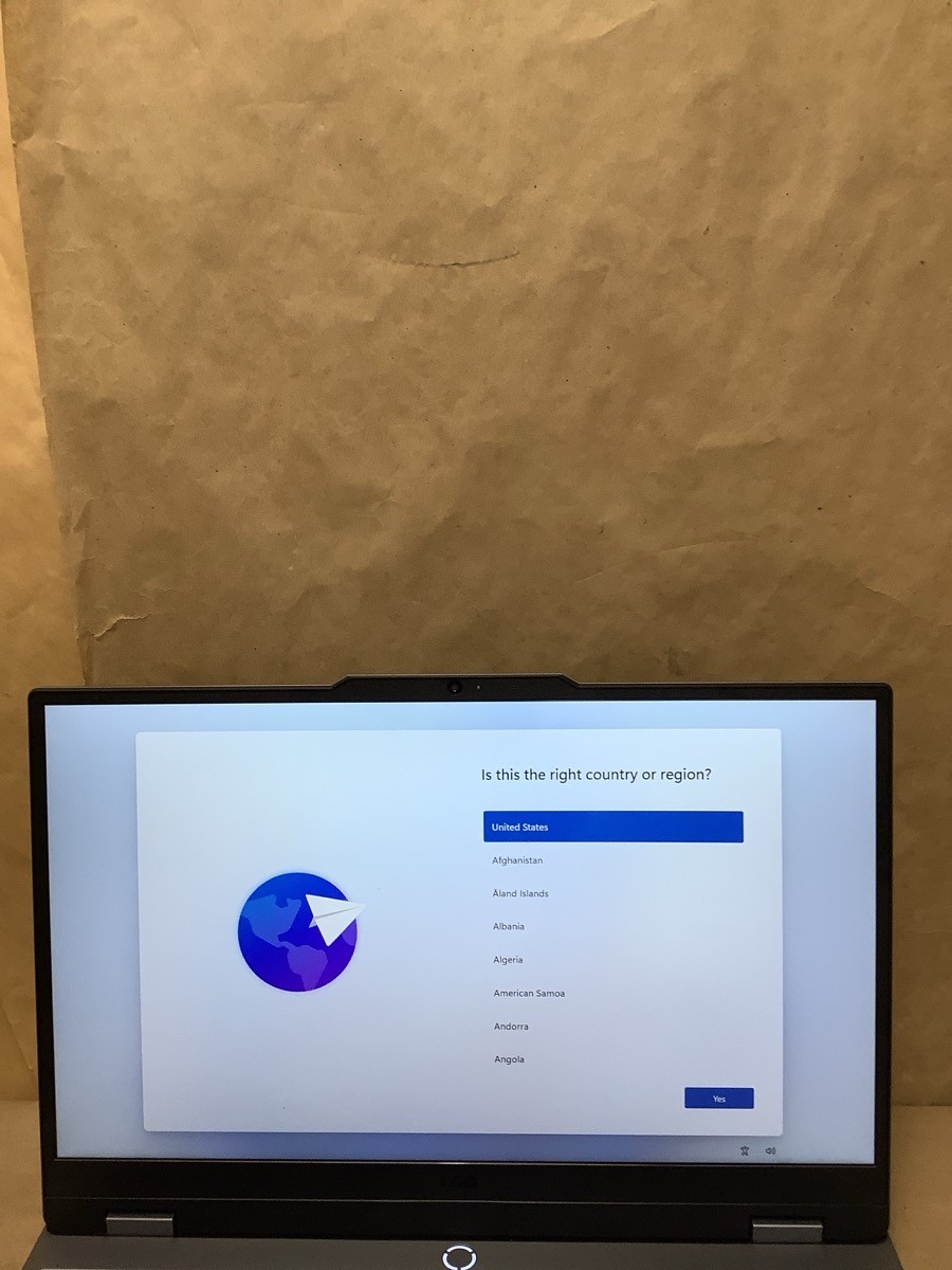 LENOVO LOQ 15ARP9 15.6″ GAMING LAPTOP WITH CHARGER (B33008372)