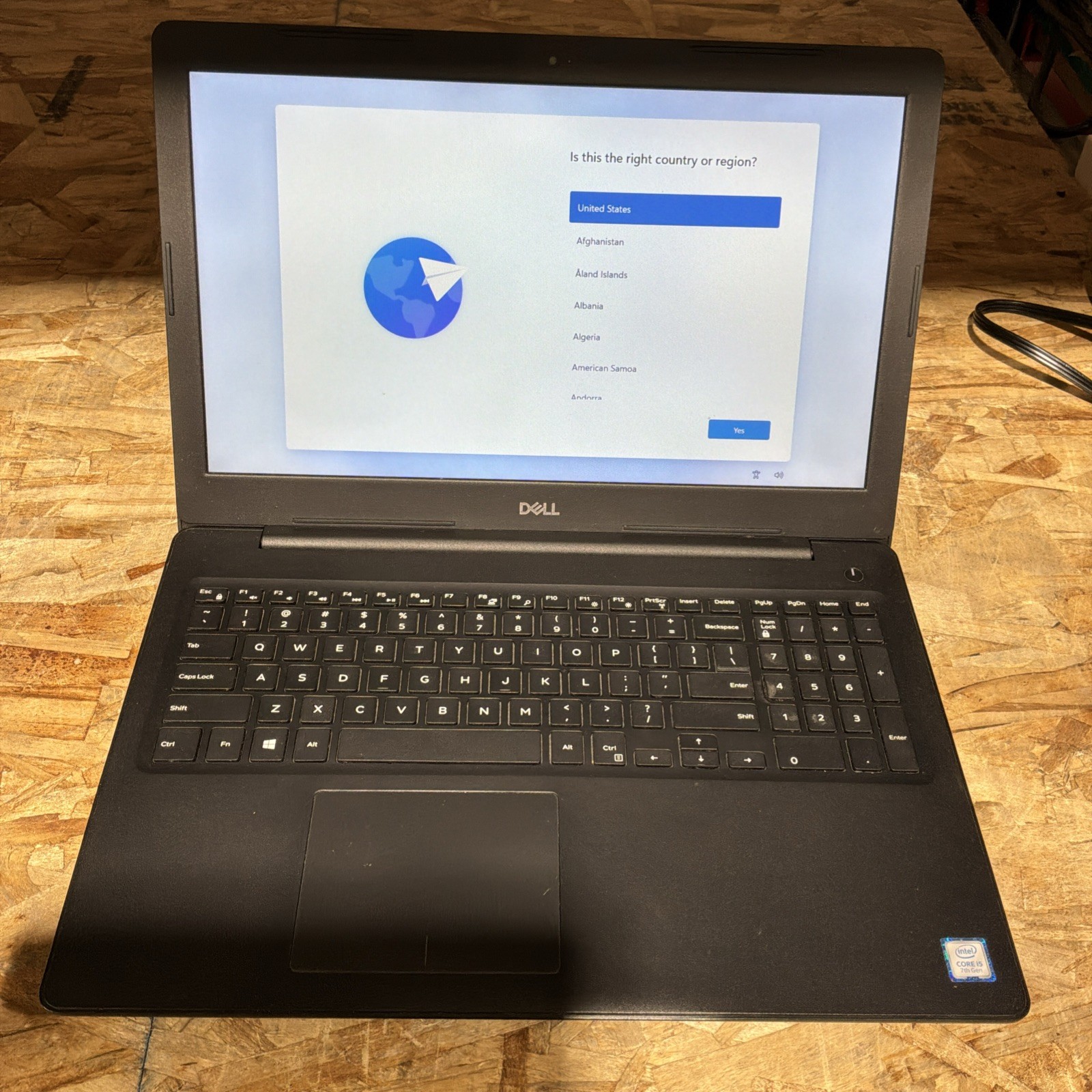 Dell Latitude 3590 15.6″ Laptop – Core i5-7200U / 8GB / 256GB SSD Win11 Pro C470