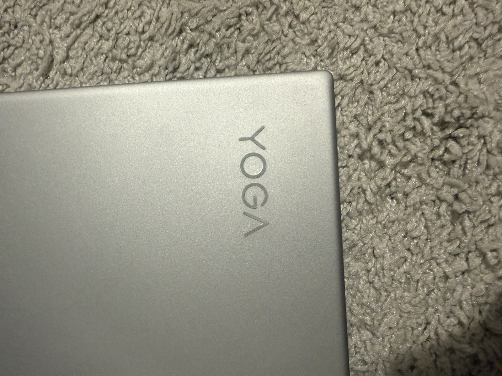 Lenovo Yoga 720-13IKB 2-in-1 13.3″ Touchscreen Laptop 8GB RAM 256GB