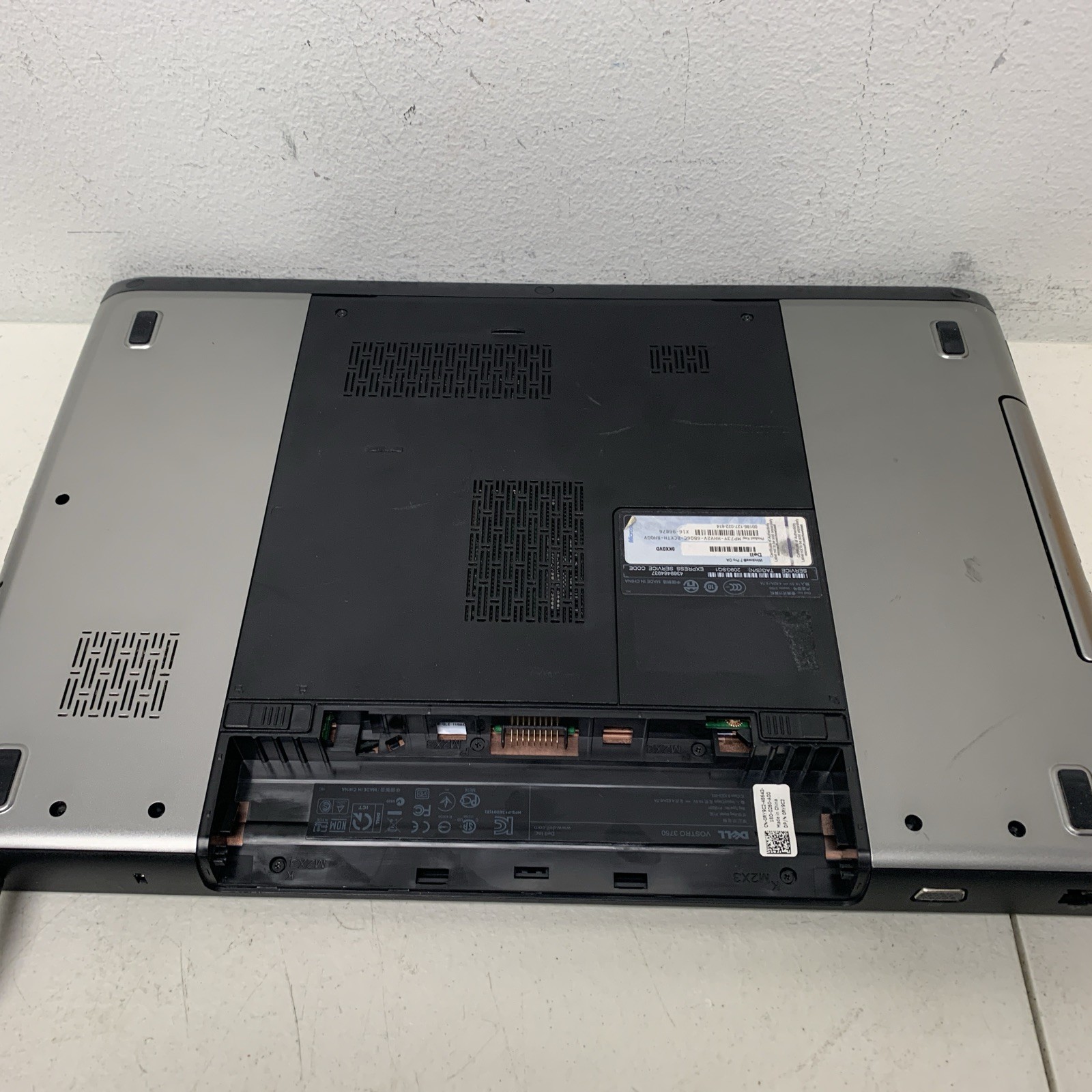 Dell Vostro 3750 17.3″ Intel Core i5-2410M2.30GHz 4GB Ram Wind 10 H Read Descrip