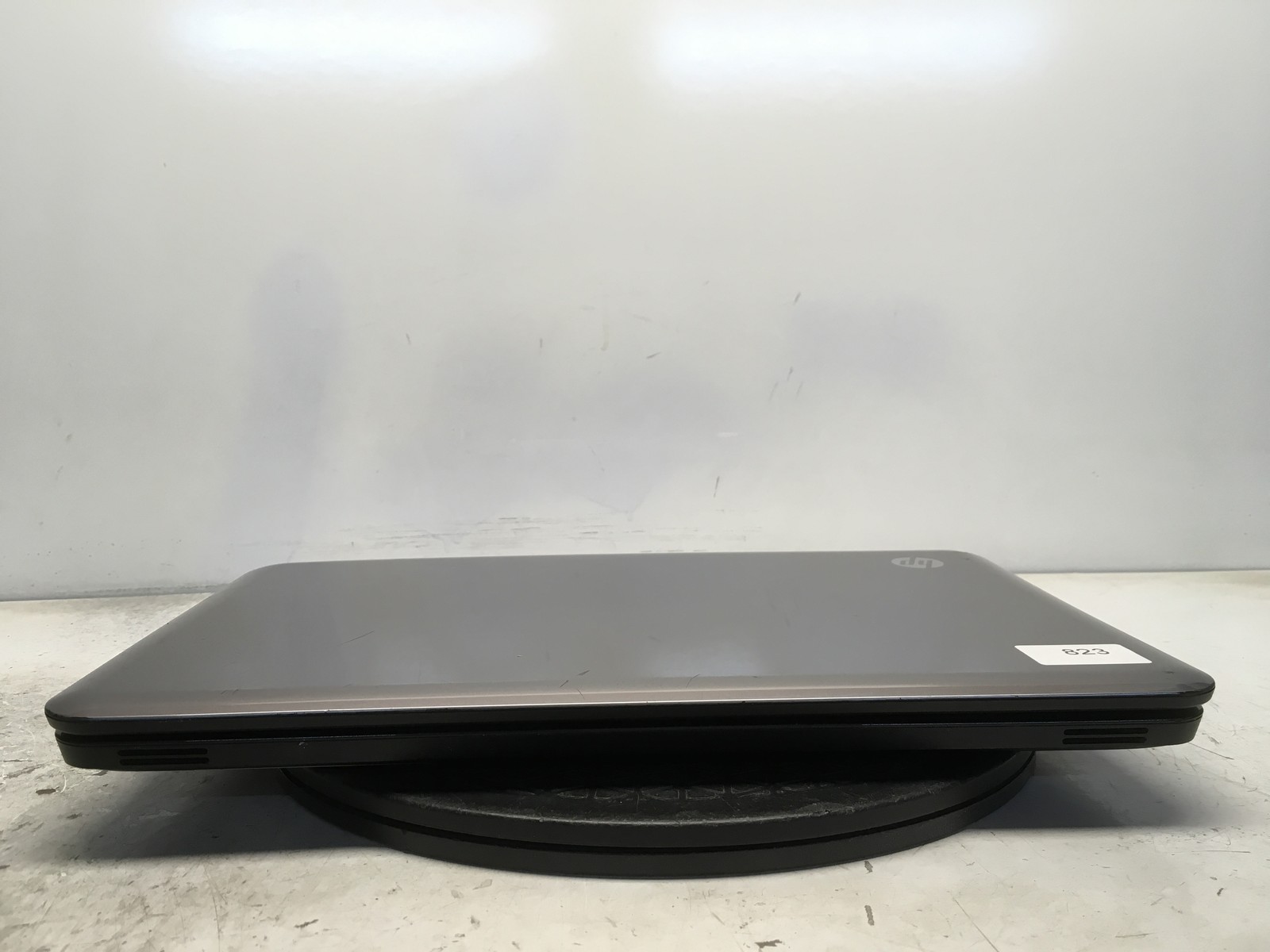 HP 2000-BF69WM AMD E-300 1300MHz 4 GB NO HDD No Batt