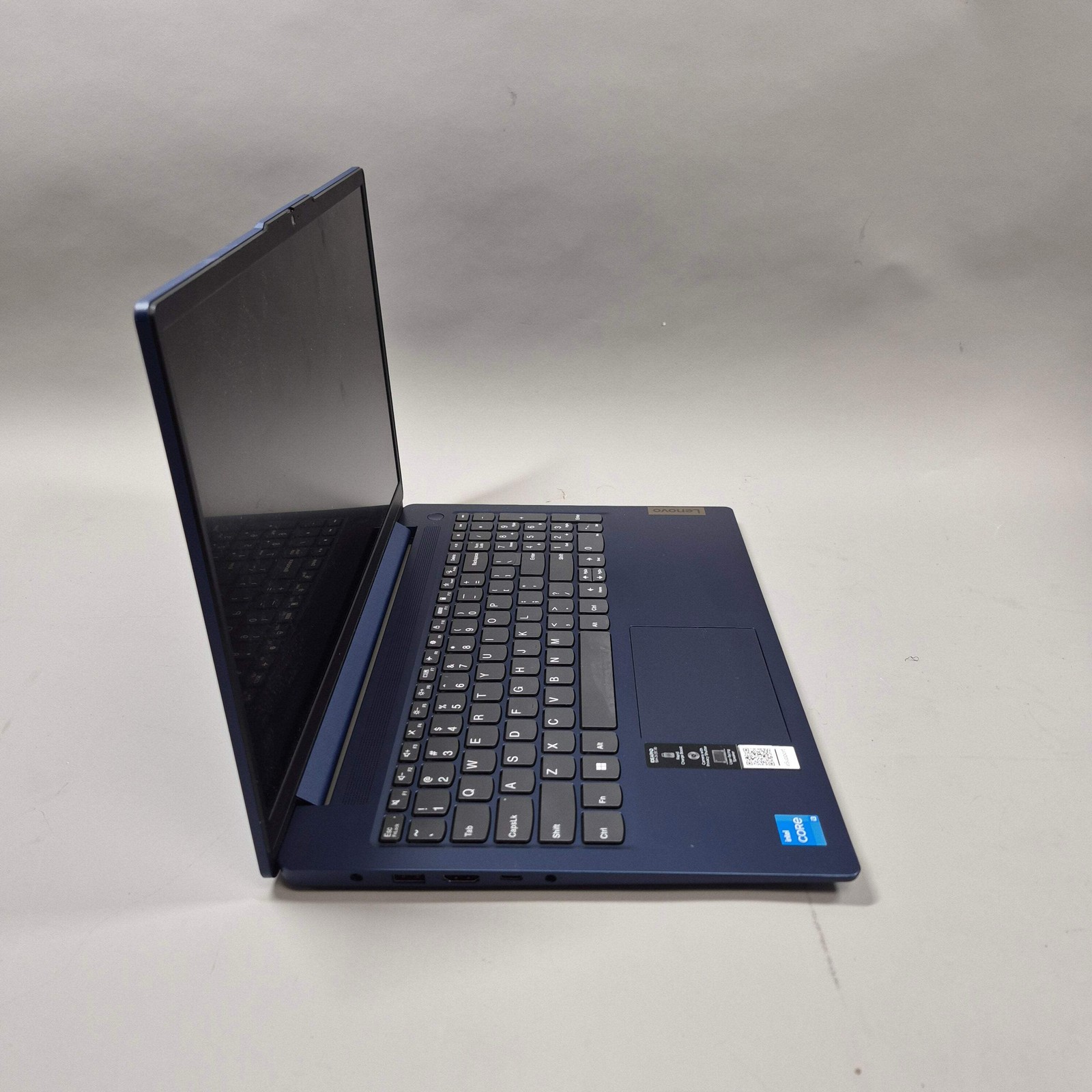 Lenovo IdeaPad Slim3 15IAN8 15.6″ i3-N305 1.8GHz 8GB RAM 256GB SSD