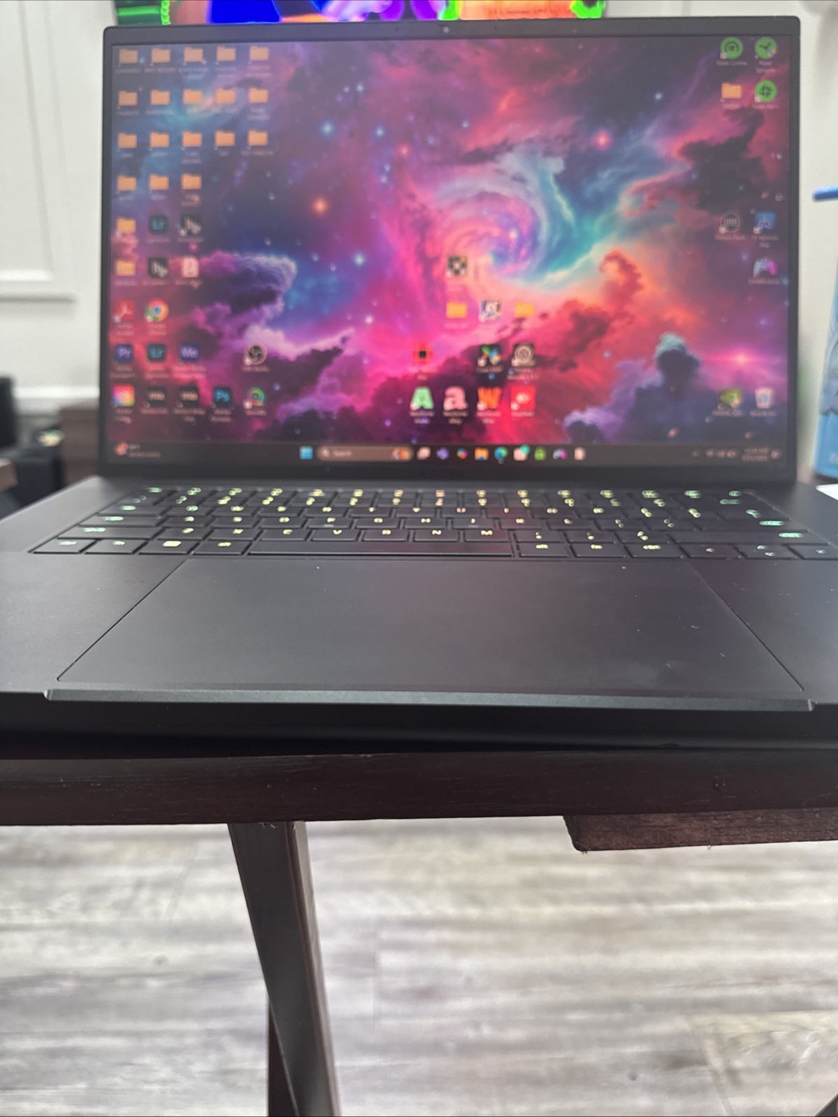 Razer Blade 16 240Hz FHD+ 2.2GHz i9-13950HX 32GB 1TB/1TB SSD RTX 4090 Excellent