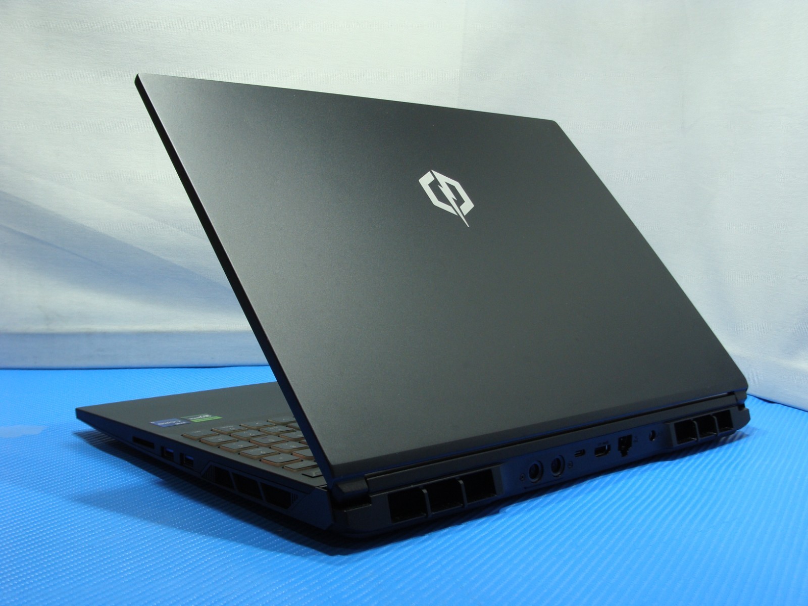 CyberPowerPC Tracer VIII 16″QHD+ 240hz i9-14900HX 16GB 2TB SSD RTX 4080 12GB W11