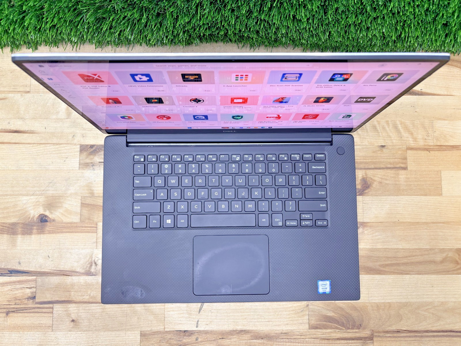 Dell Precision 5540 TS Xeon E-2276M 2.80GHz 32GB RAM 256GB SSD Nvidia Q T2000*