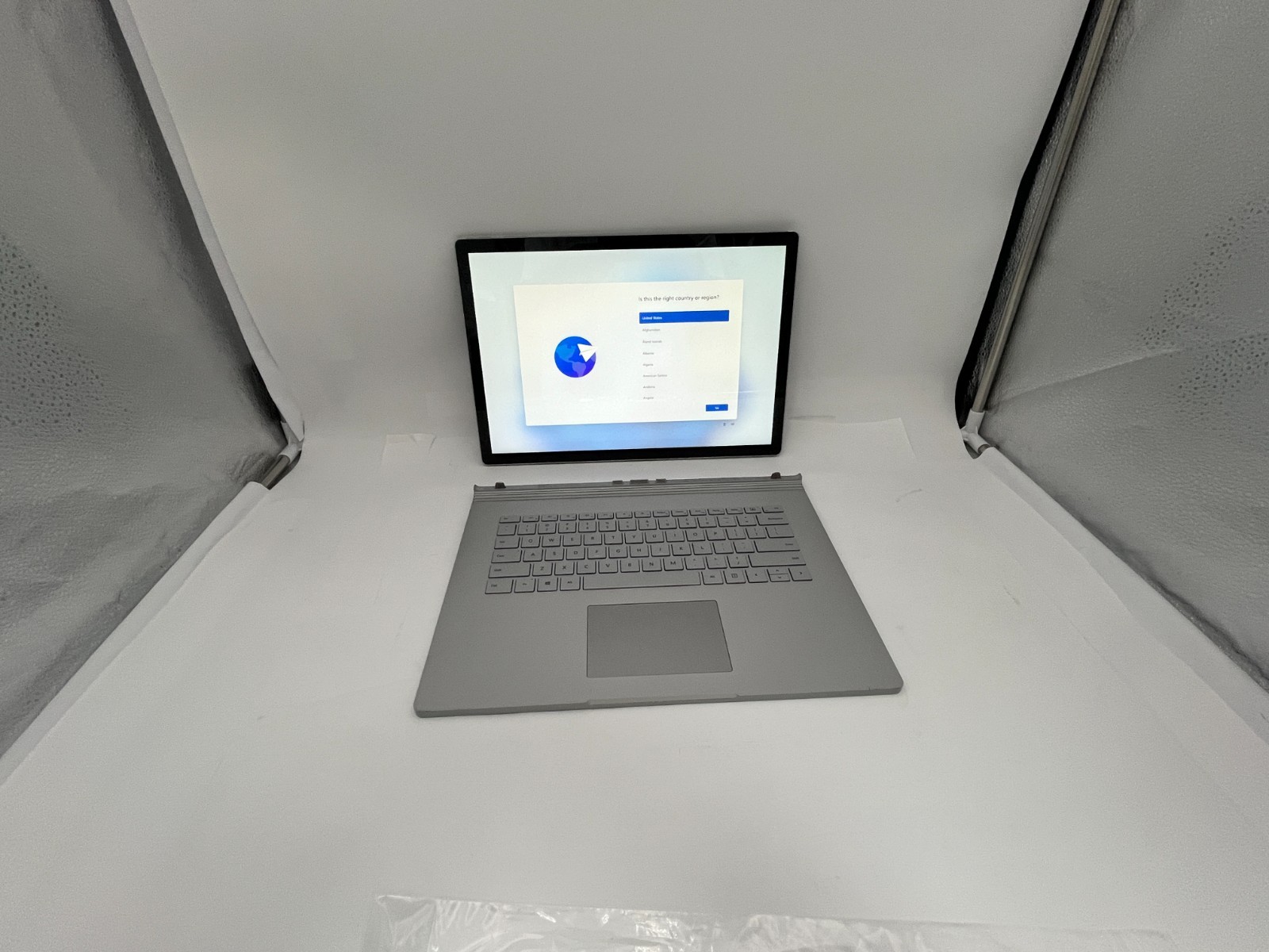 Microsoft Surface Book 2 1832 i5-8350U 8GB RAM, 256GB M2 WIN 11