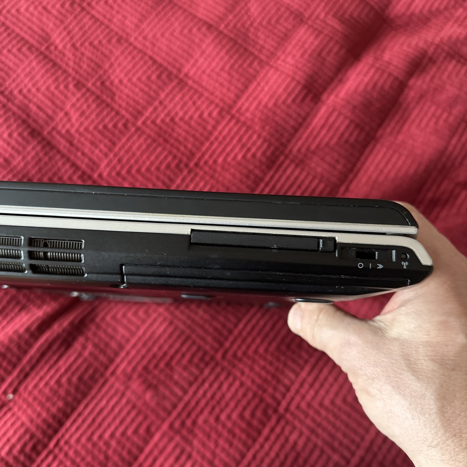 dell inspiron 1720 laptop 320 /2GB Linux Mint OS 21.3. Works. READ.