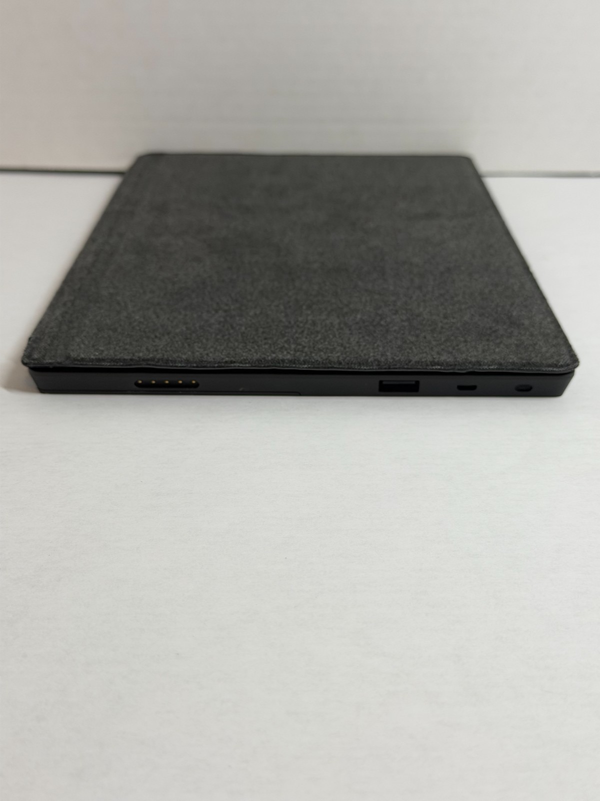 Microsoft Surface 1516 Nvidia TEGRA 3 1.30GHz 2GB Ram 32GB Windows RT NO CHARGER