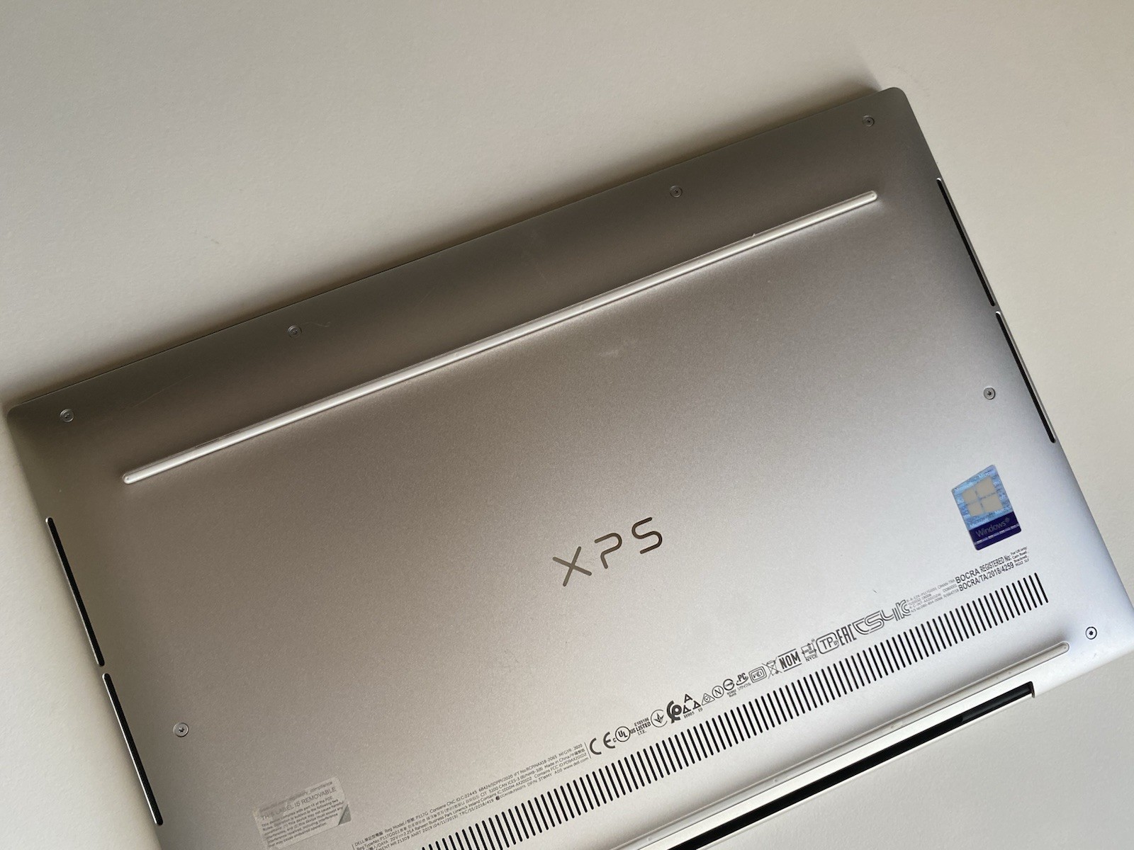 Dell XPS 13 9300 – 13.4 Inch —Touch – i7‑1065G7 – 16GB RAM – 512GB SSD – Silver