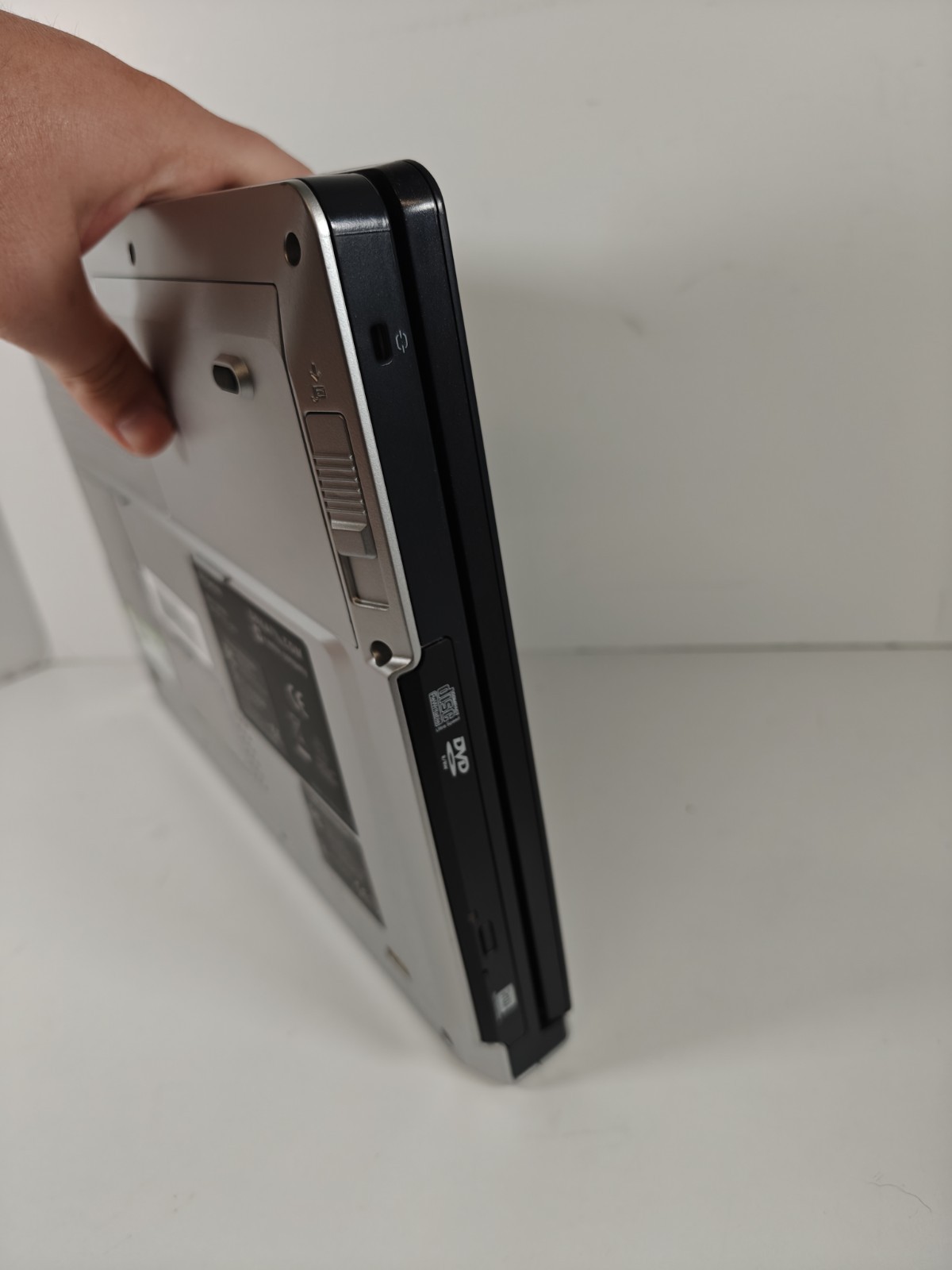 Dreamcom Vintage Laptop Mobile AMD Sempron 3000+1805MHz 480MB Ram No OS/HDD