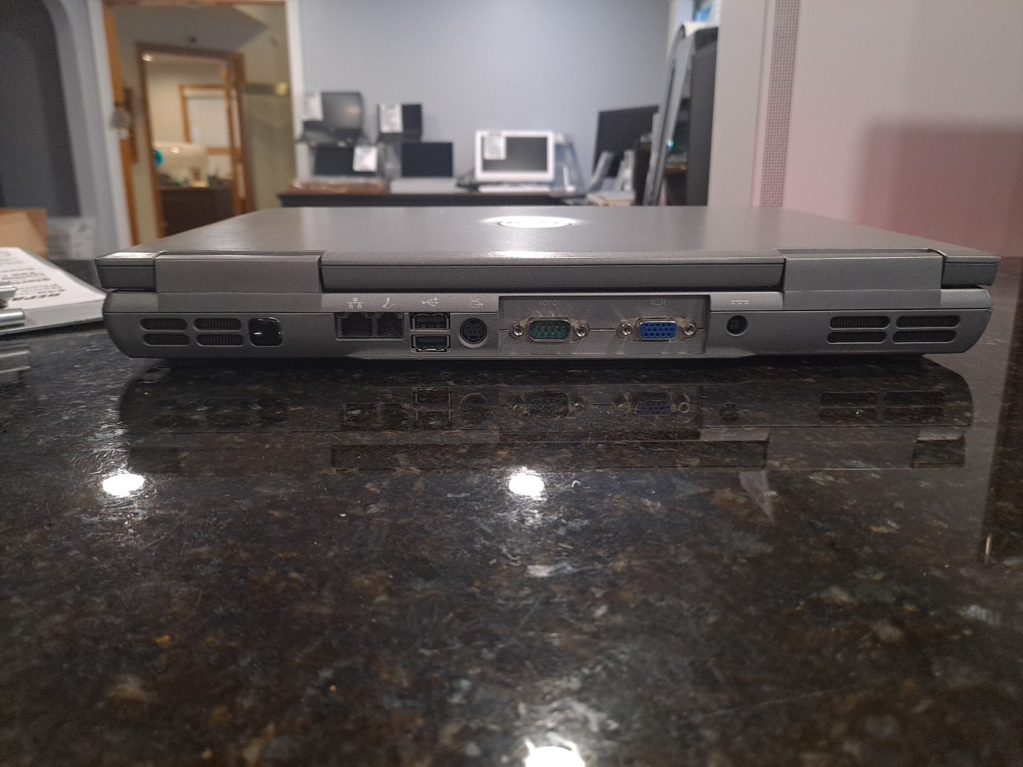 Dell Latitude D810 15″ Laptop Intel Pentium -BOOTS TO BIOS
