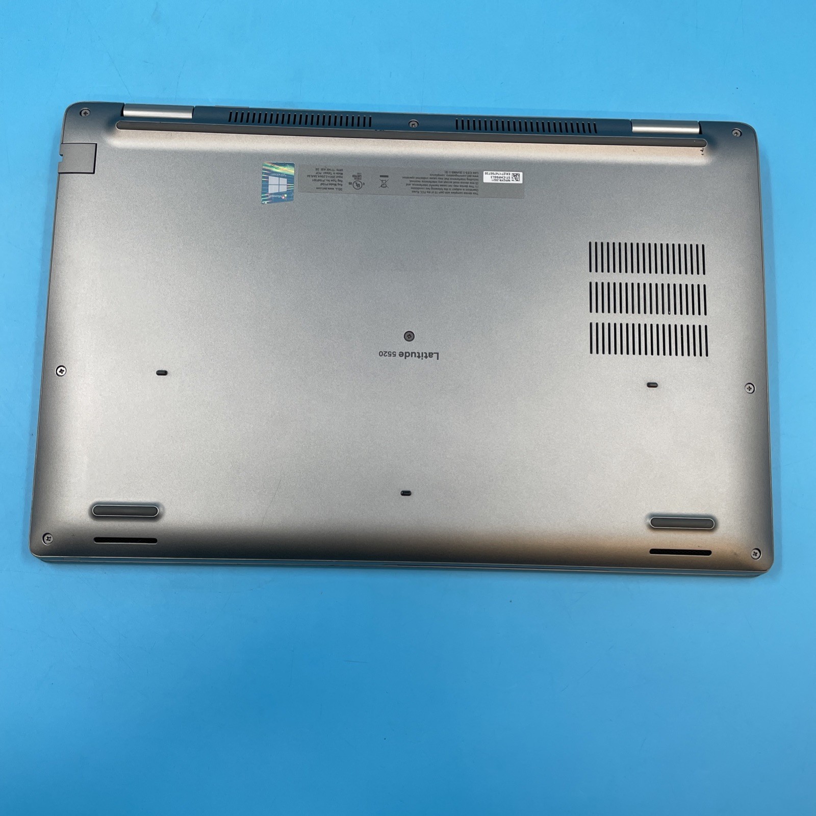 Dell Latitude 5520 | i5-1135G7 | 8GB RAM | NO DRIVE | NO OS | NO BATTERY