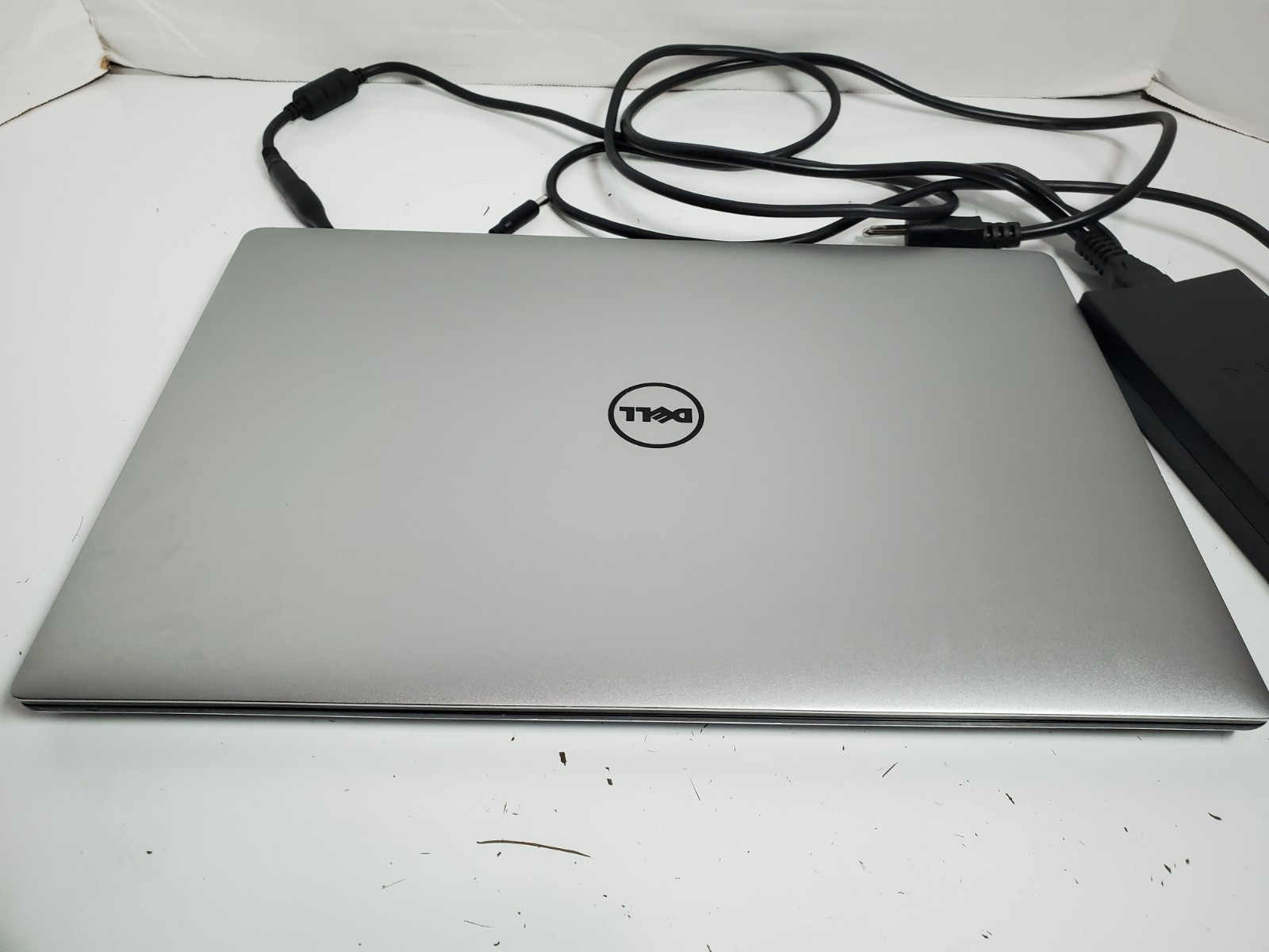 Dell XPS 15 9550 i7-6700HQ 16GB RAM 512GB SSD GTX 960M Win10 – BAD Battery -READ