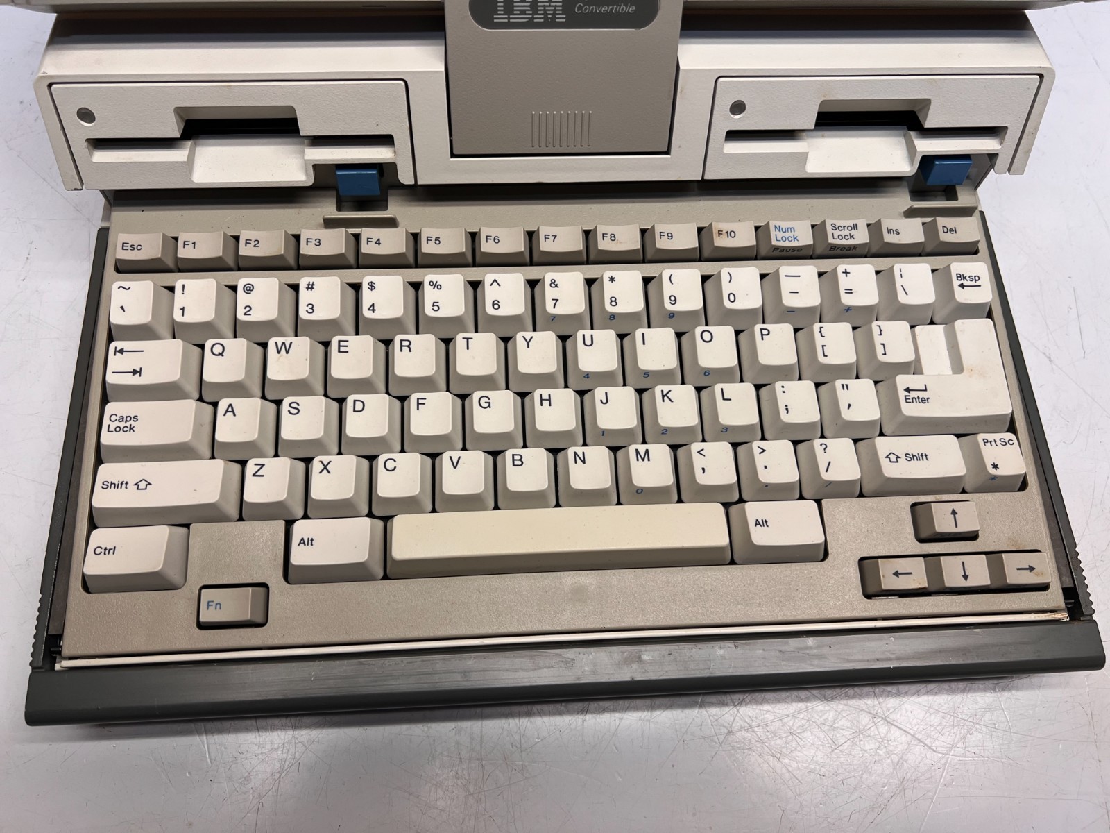 1986 IBM 5140 PC Convertible Portable Laptop with Power Supply