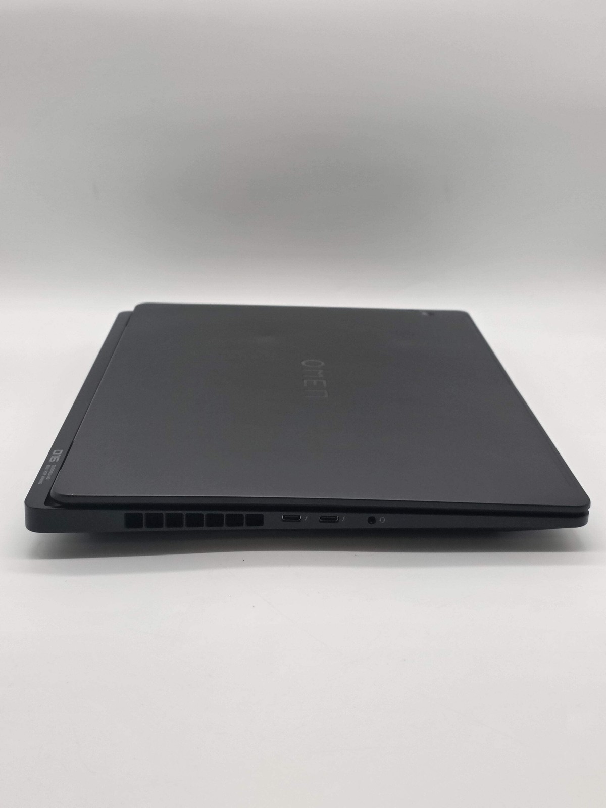 HP OMEN 16″ 16-AH0043DX U9 275HX 2TB RTX 5080 Gaming Laptop Black w/ Charger