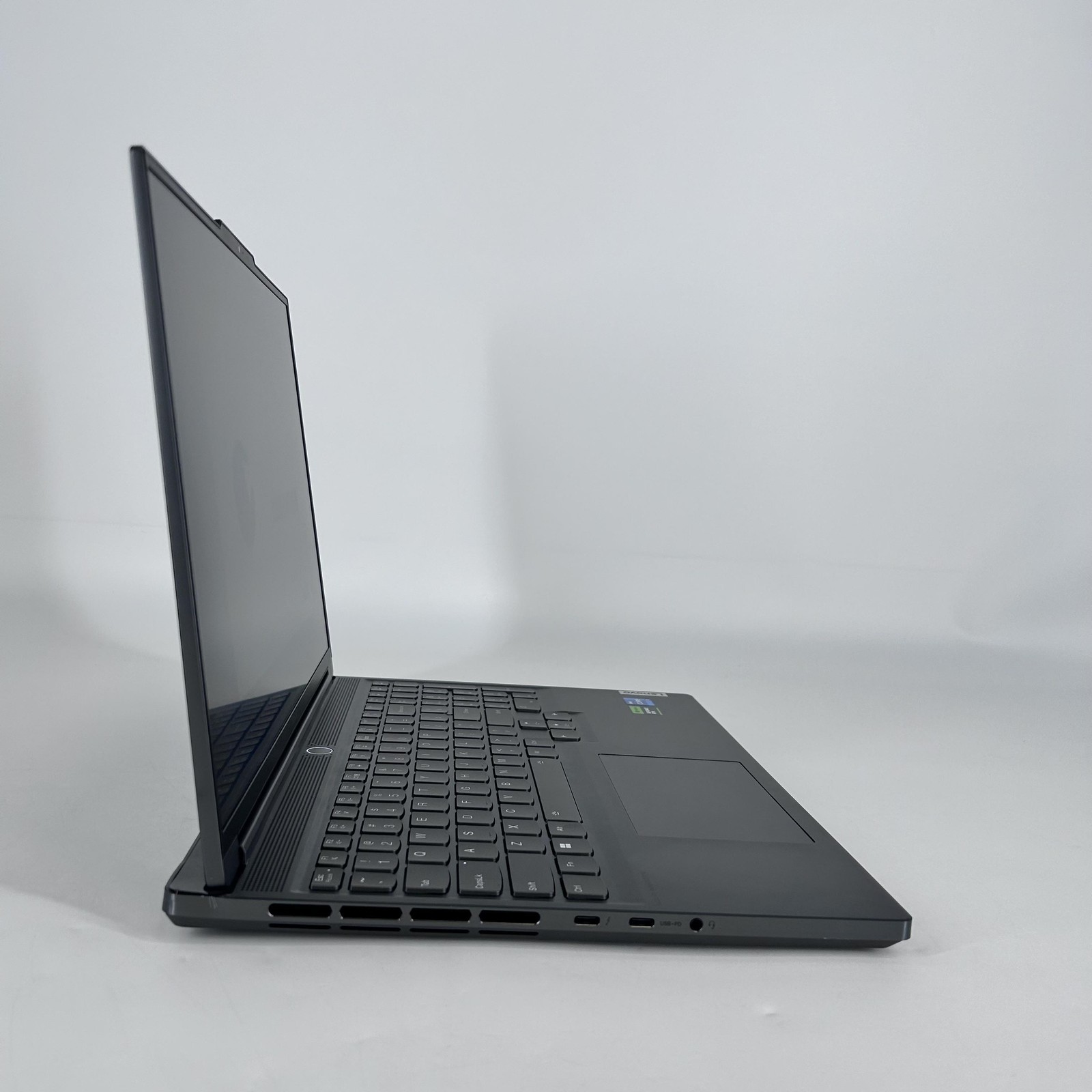 Lenovo Legion Slim 7i 16 240Hz QHD+ 2.4 GHz i7-13700H 16GB 1TB SSD RTX 4060