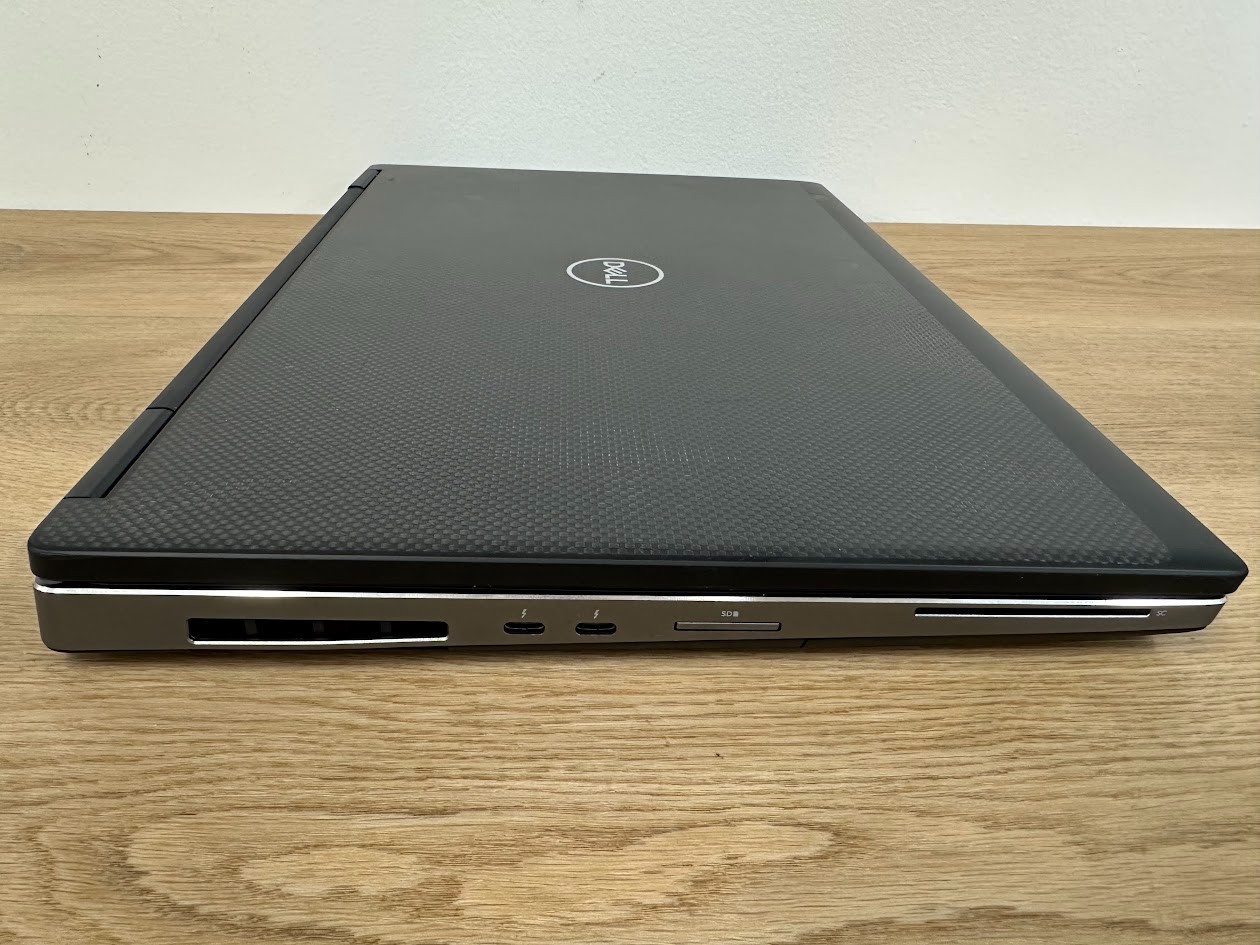 Dell Precision 7730 Xeon E-2186M 32GB DDR4 Intel UHD P630 512GB SSD 2018