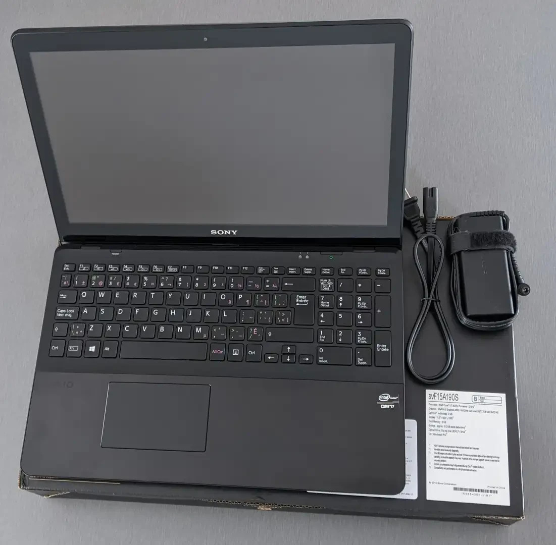 Sony VAIO Fit 15 (SVF15190S) Laptop