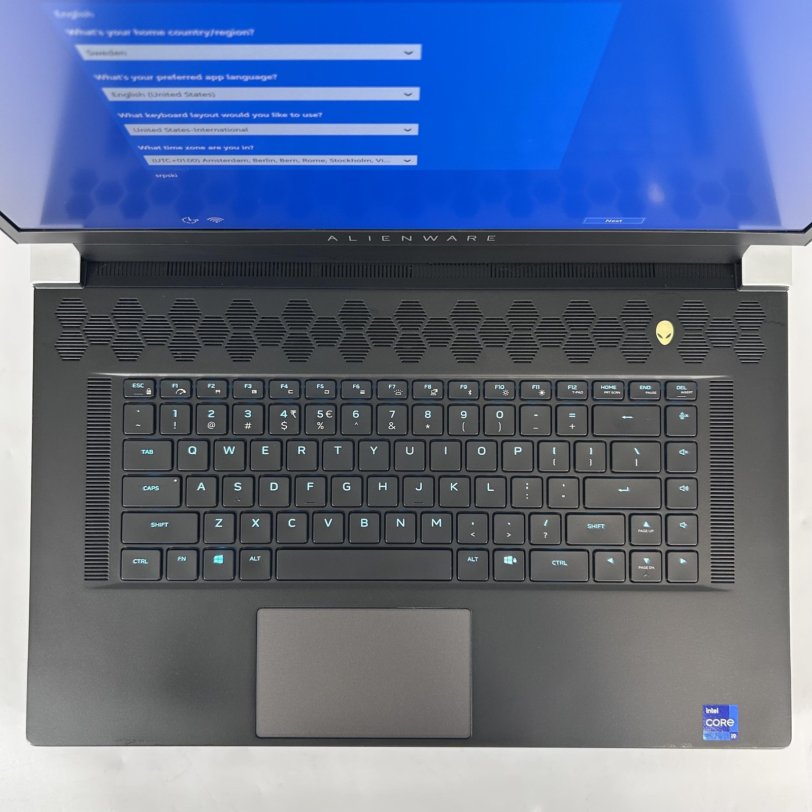 Dell Alienware X17 R1 120Hz 4K i9-11980HK 2.60GHz 64GB 1TB RTX 3080 BENT FRAME