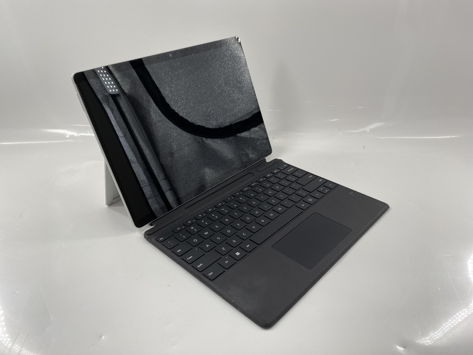 Microsoft Surface Pro 8 Core i7 | 16GB 256GB-SSD | Read Description*