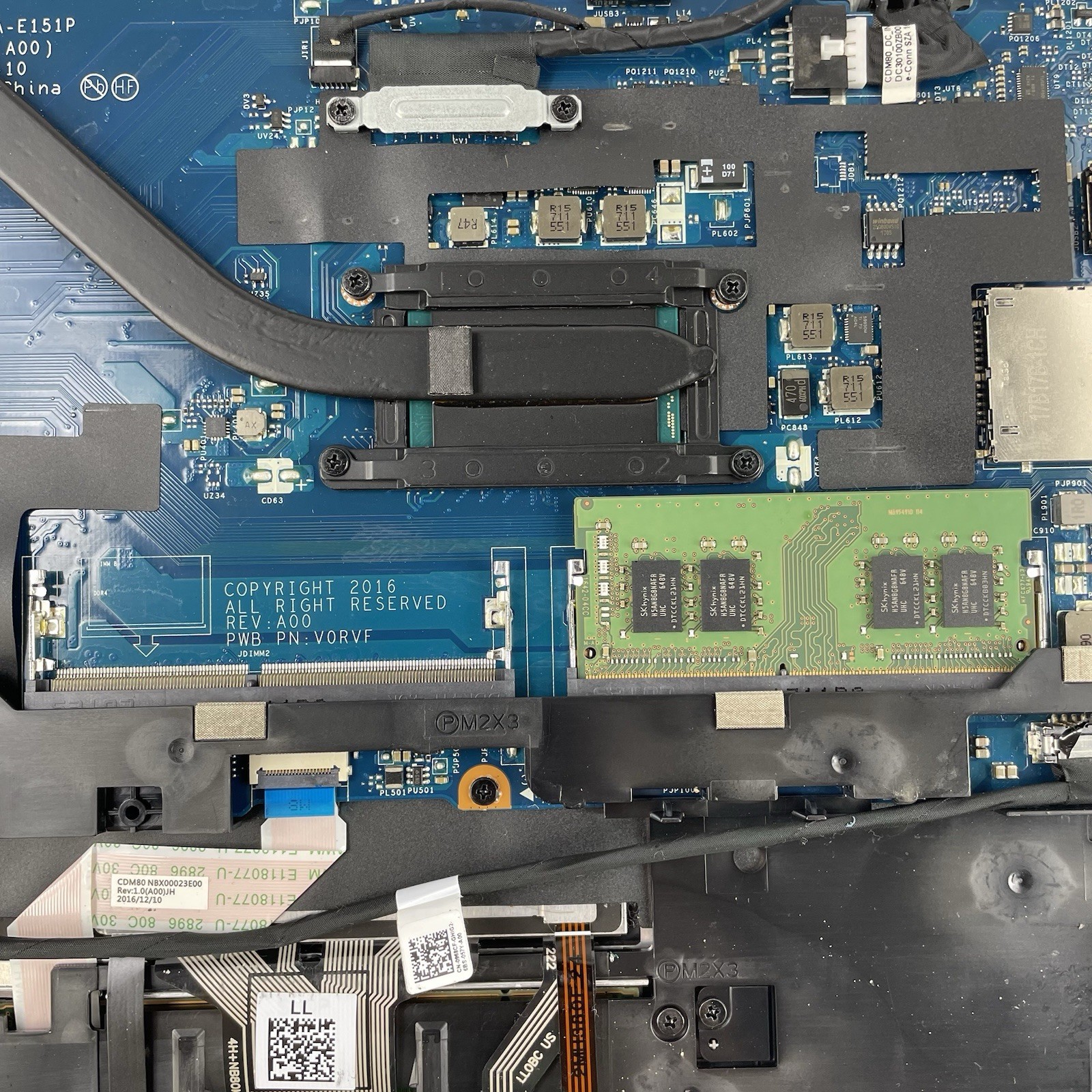 Dell Latitude 5580 15.6″ i5-7440HQ 2.8GHz 8GB RAM No SSD/OS/AC – Bad Hinge Cover