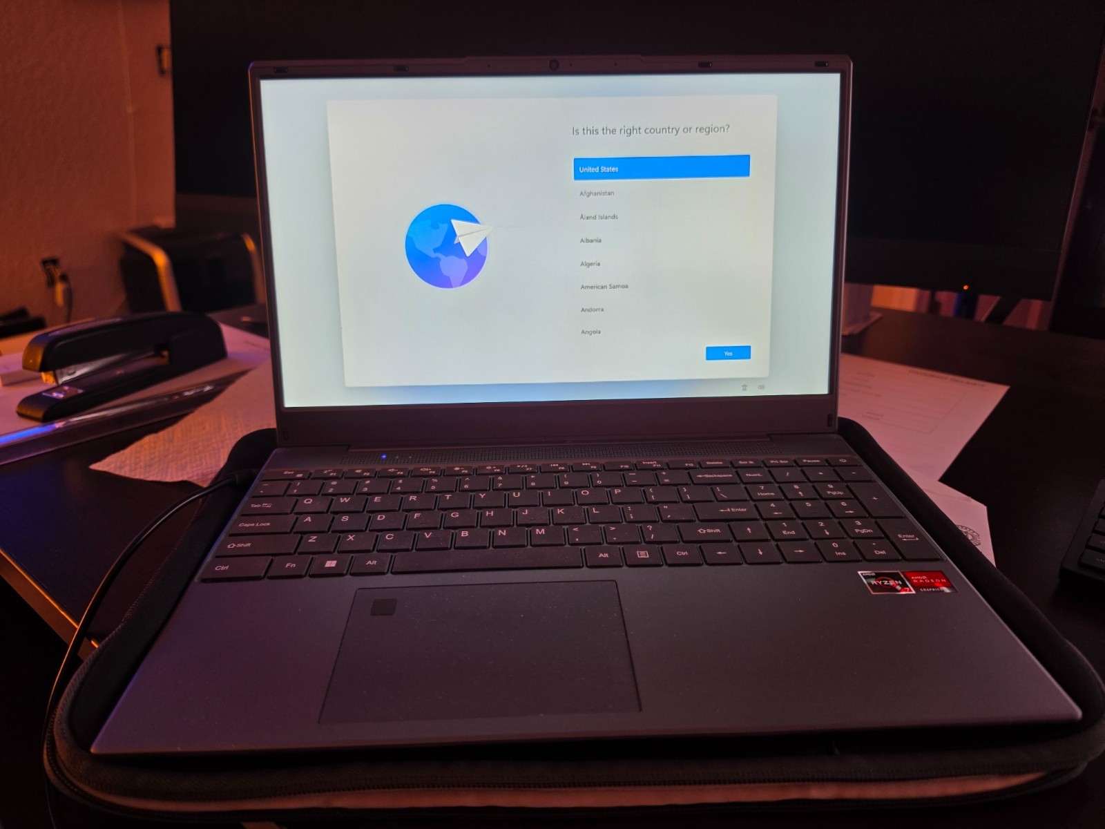 Gateway GWNR71539-BK 15.6″ FHD Ryzen 7 3700U 2.3GHz AMD Radeon RX Vega 10